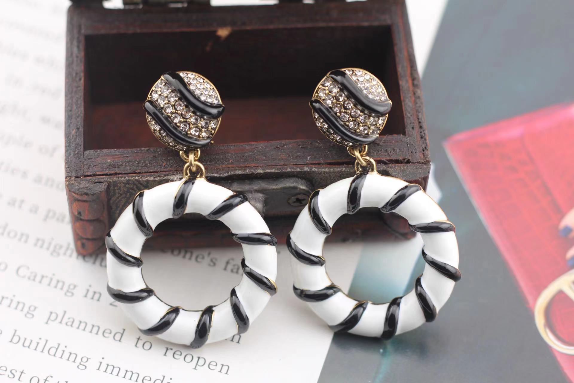 铜合金，珐琅彩大耳圈