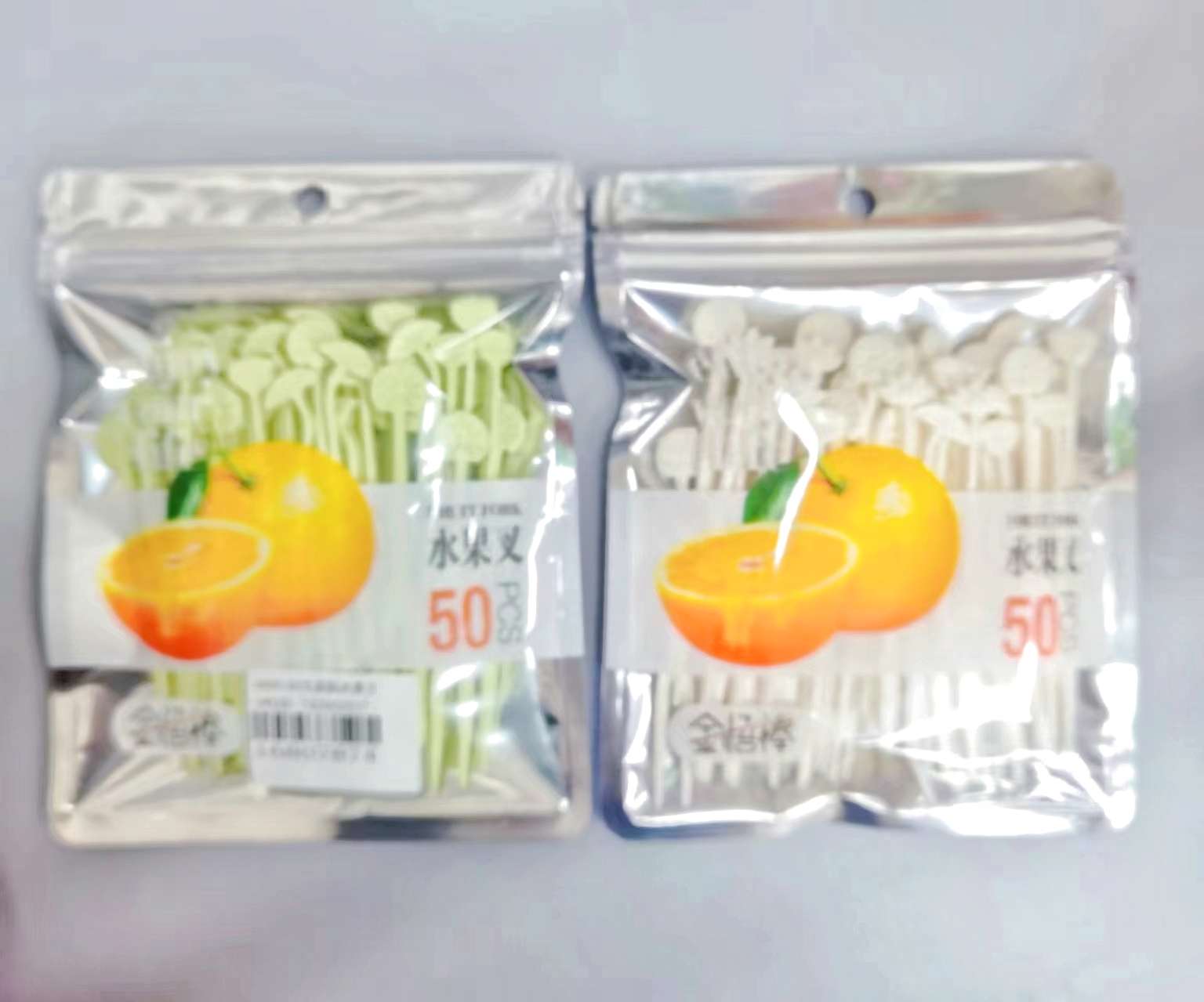Disposable fruit forks, cute fruit sticks, bagged for home cakes, pastries and desserts, thick plastic fruit sticks, 50 pieces Specification image