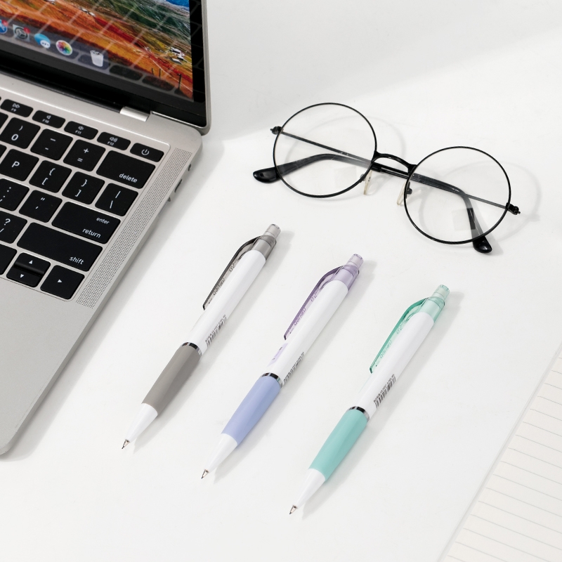 Deli student office writing smooth 0.5mm fine core mechanical pencil Application Scenario