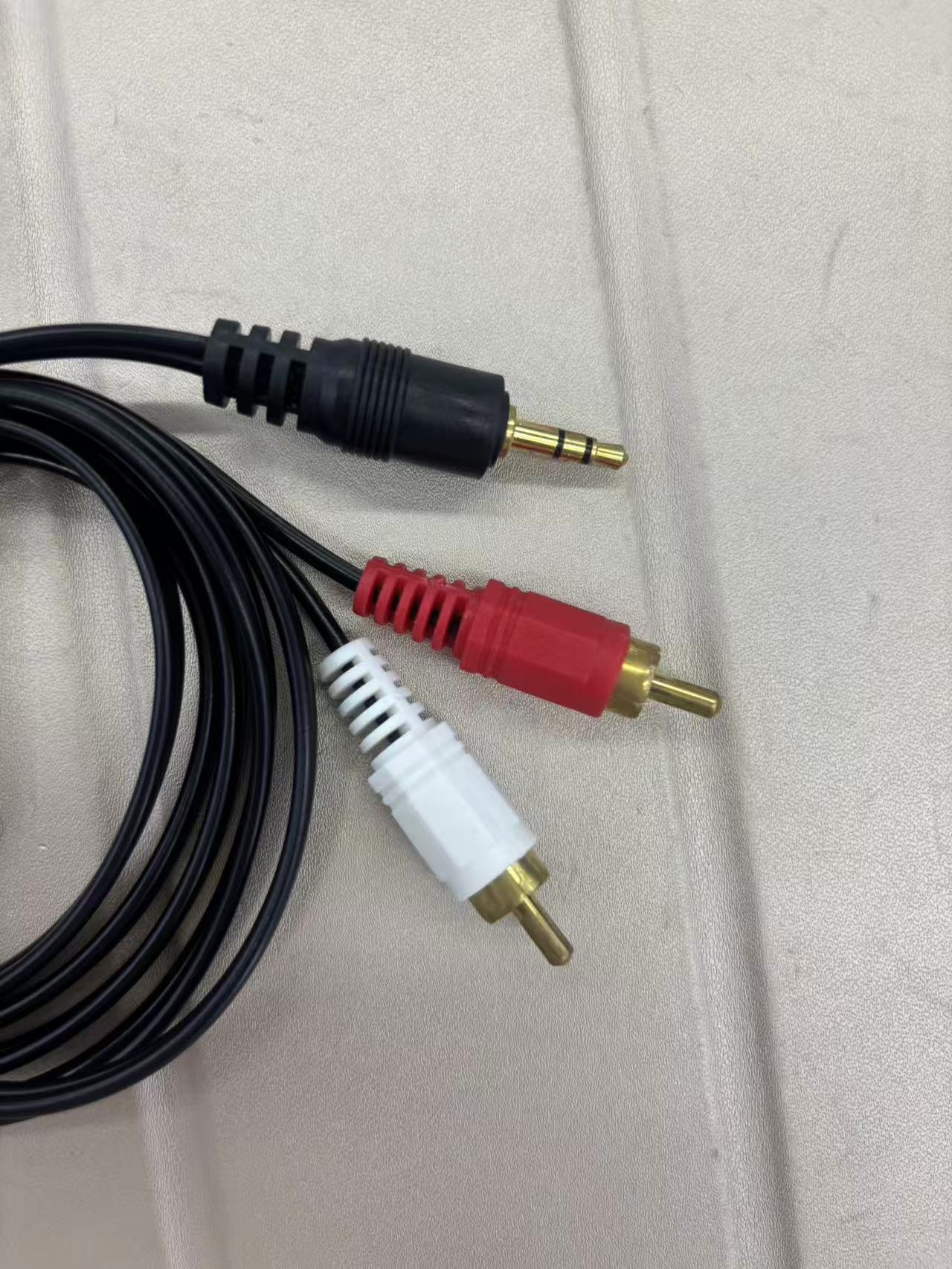 1 to 2 audio cable, 3.5mm high-quality audio cable for both computers and mobile phones details Picture