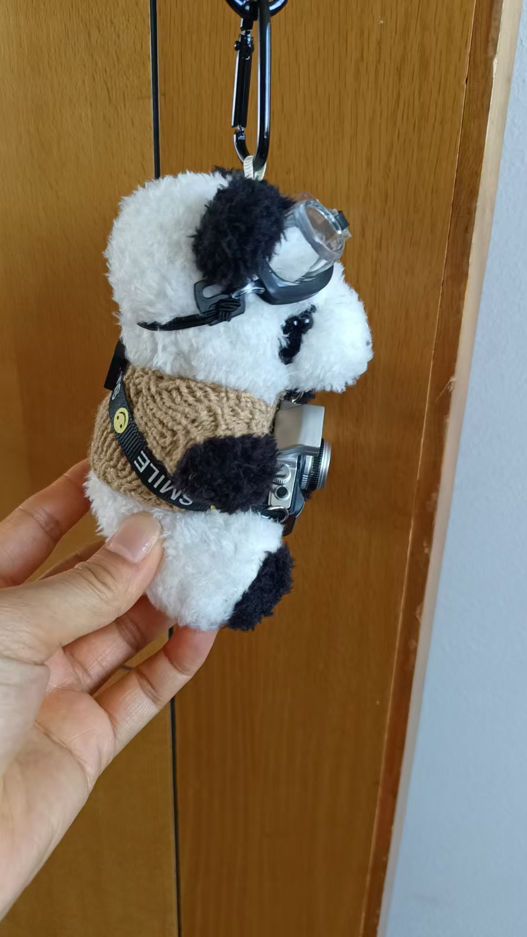 Wholesale of creative plush, trendy and cool bear student schoolbag pendants, cute couple keychains and cartoon small gifts details Picture