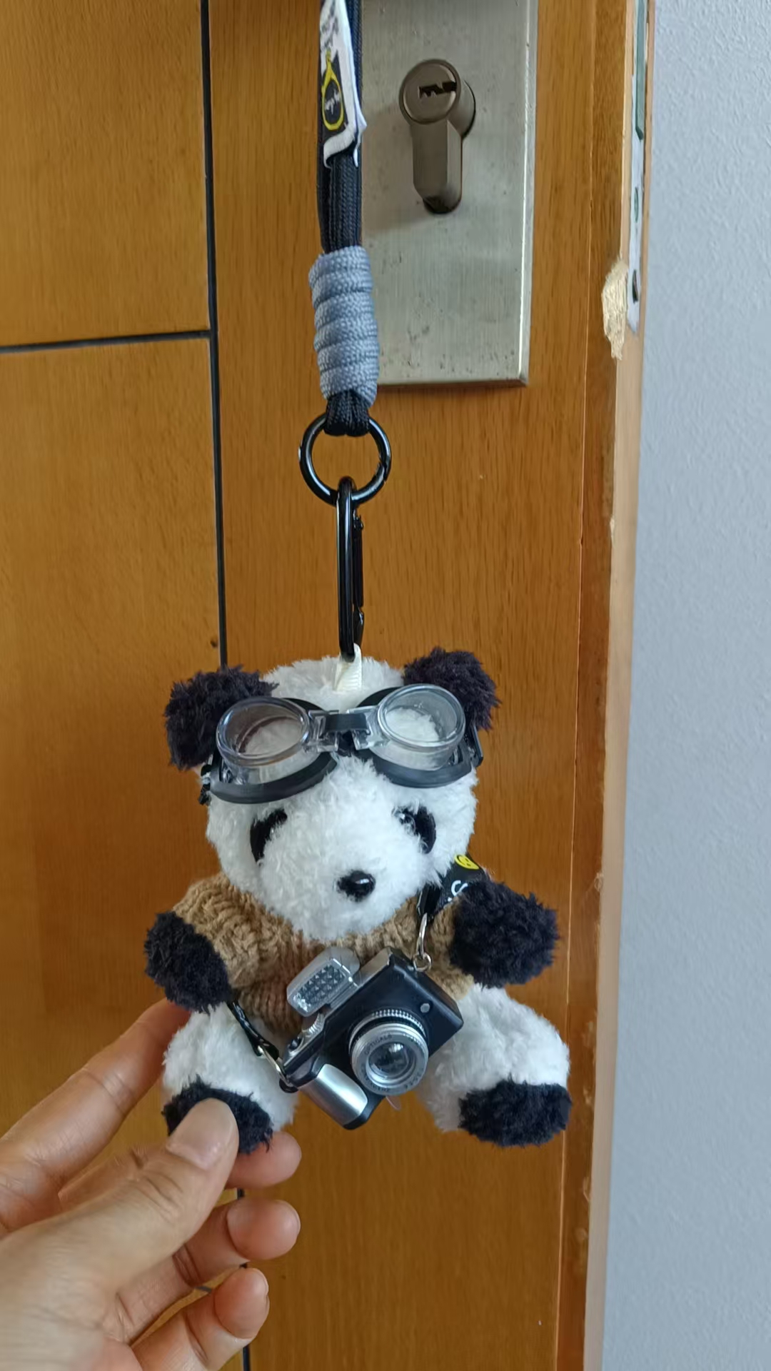 Wholesale of creative plush, trendy and cool bear student schoolbag pendants, cute couple keychains and cartoon small gifts Item Picture