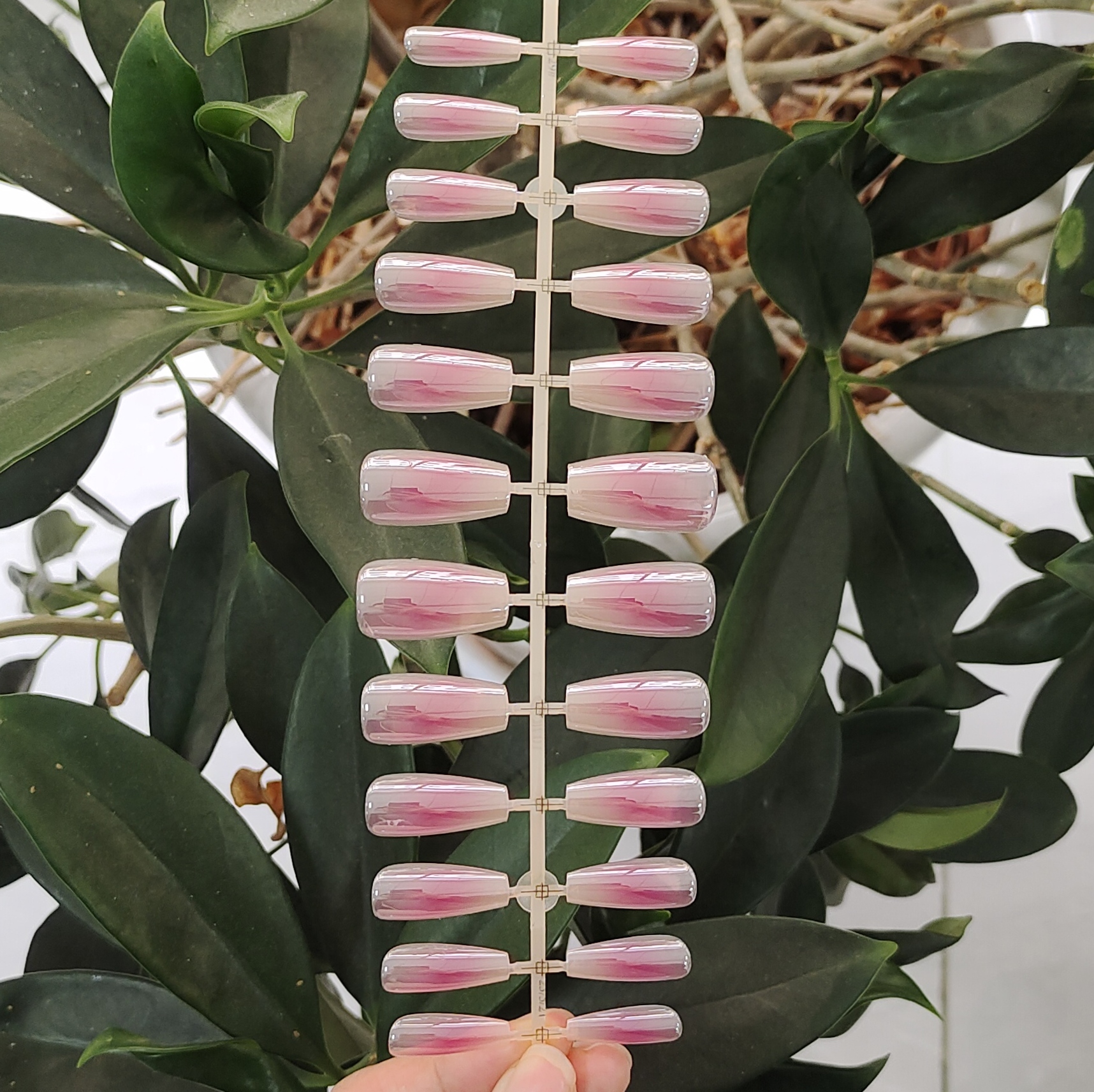24 PCS PRESS ON NAIL TIPS MEDIUM COFFIN SHAPE PINK POWDER BLUSHER SHADING WITH electroplating STYLE full figure
