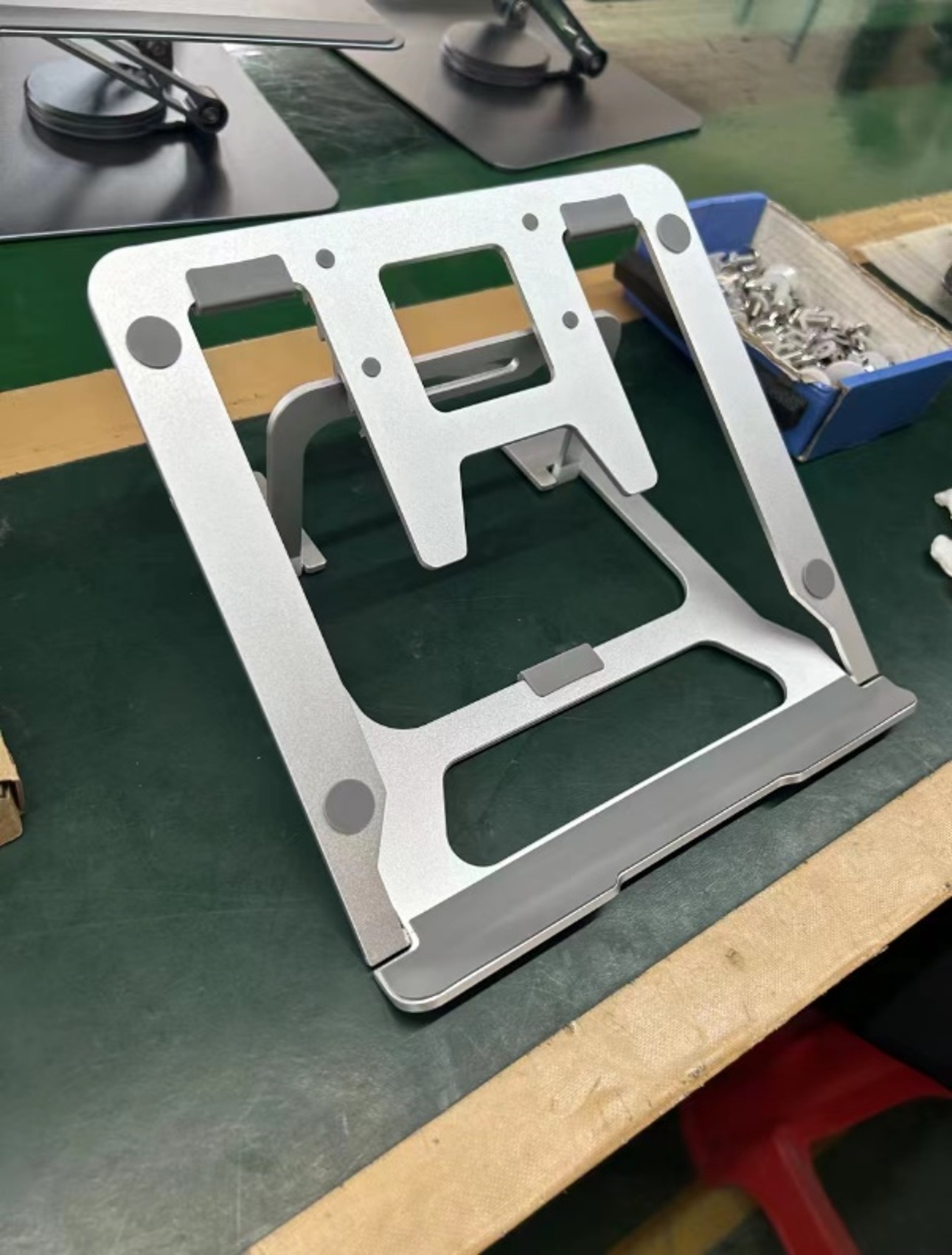 笔记本电脑支架托架学生宿舍桌面可升降增高便携手提折叠旋转多功能散热架详情图3