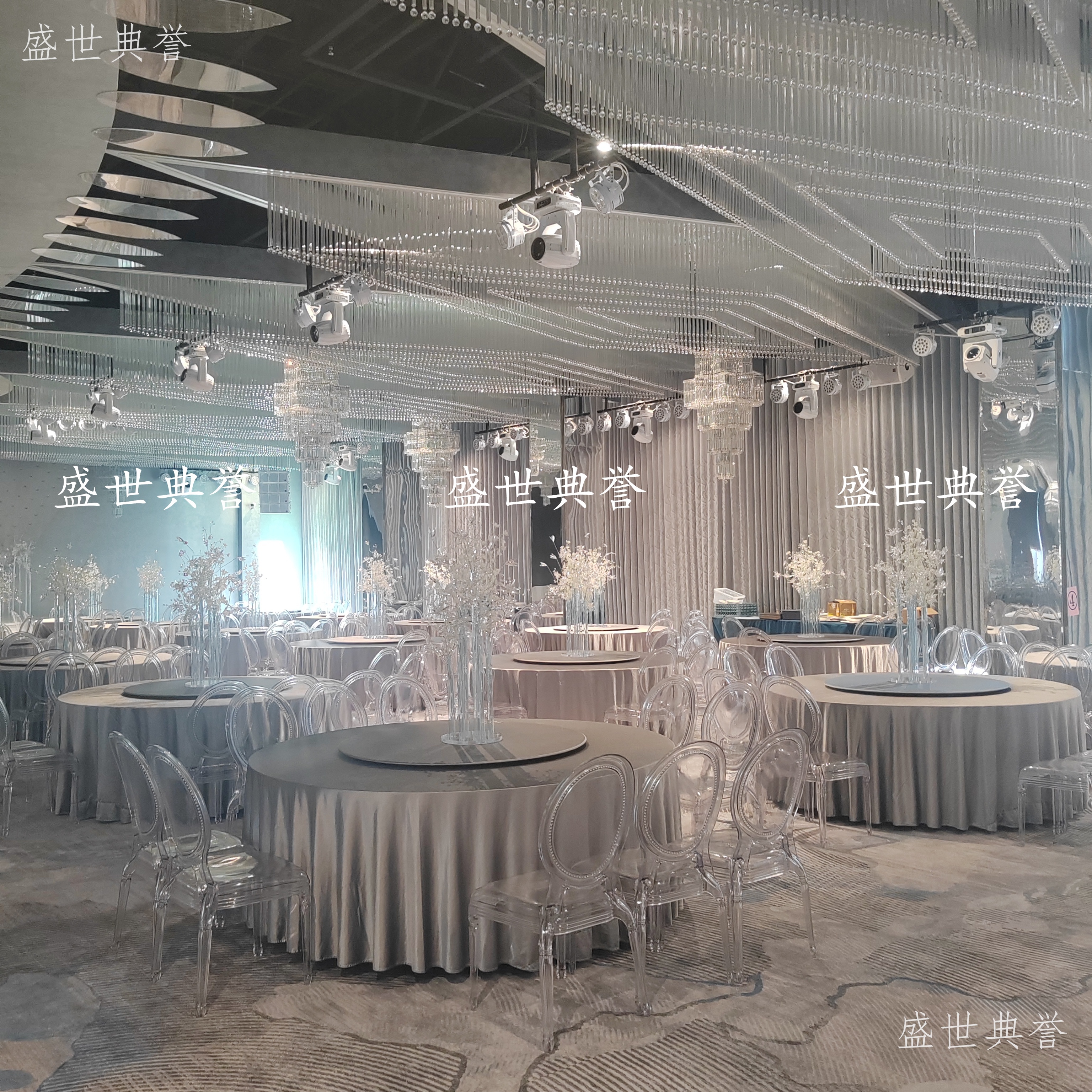 安庆会议中心婚宴折叠桌椅宴会中心透明竹节椅主题宴会水晶公主椅