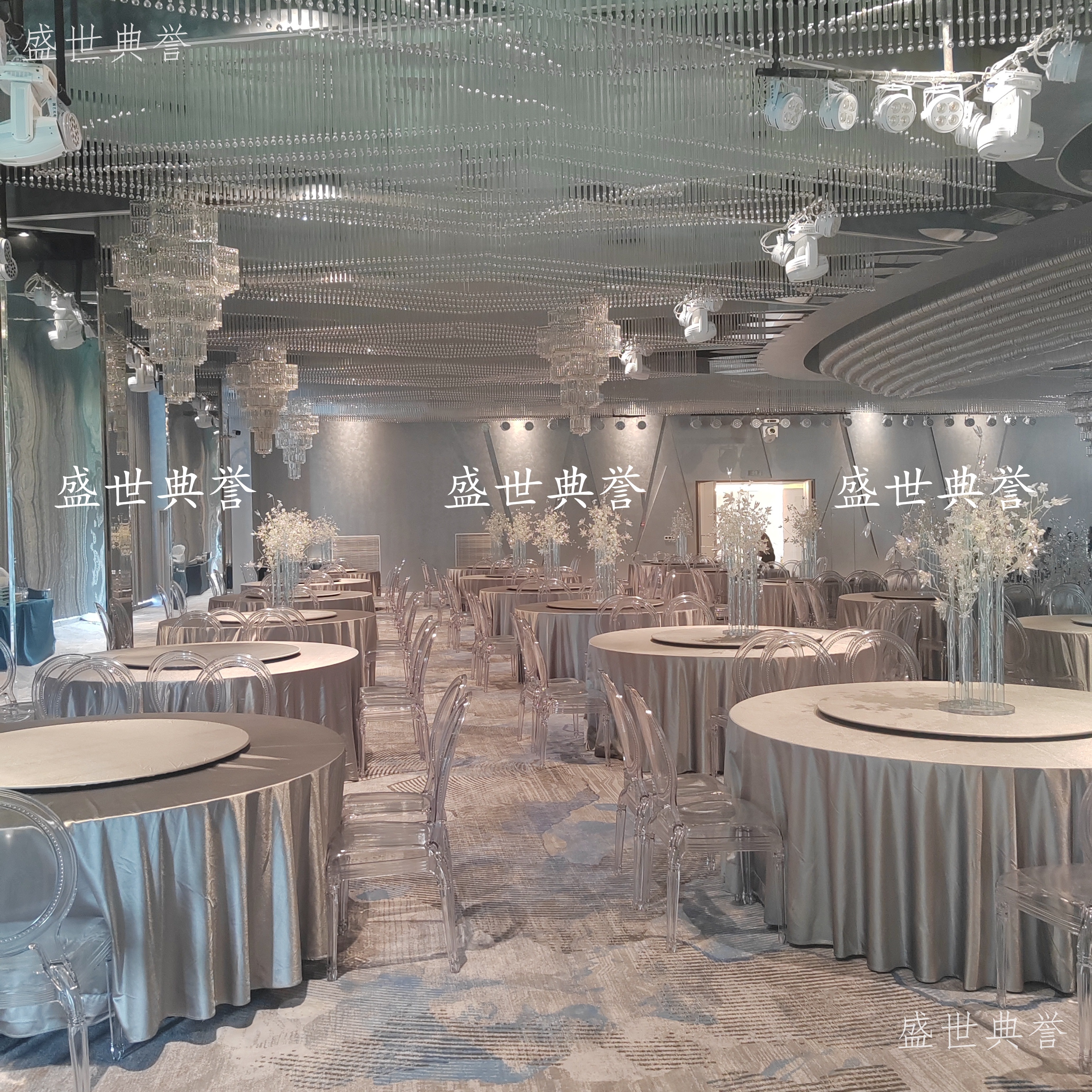 合肥国际酒店婚宴餐桌椅欧式亚克力水晶椅宴会中心主题婚礼公主椅