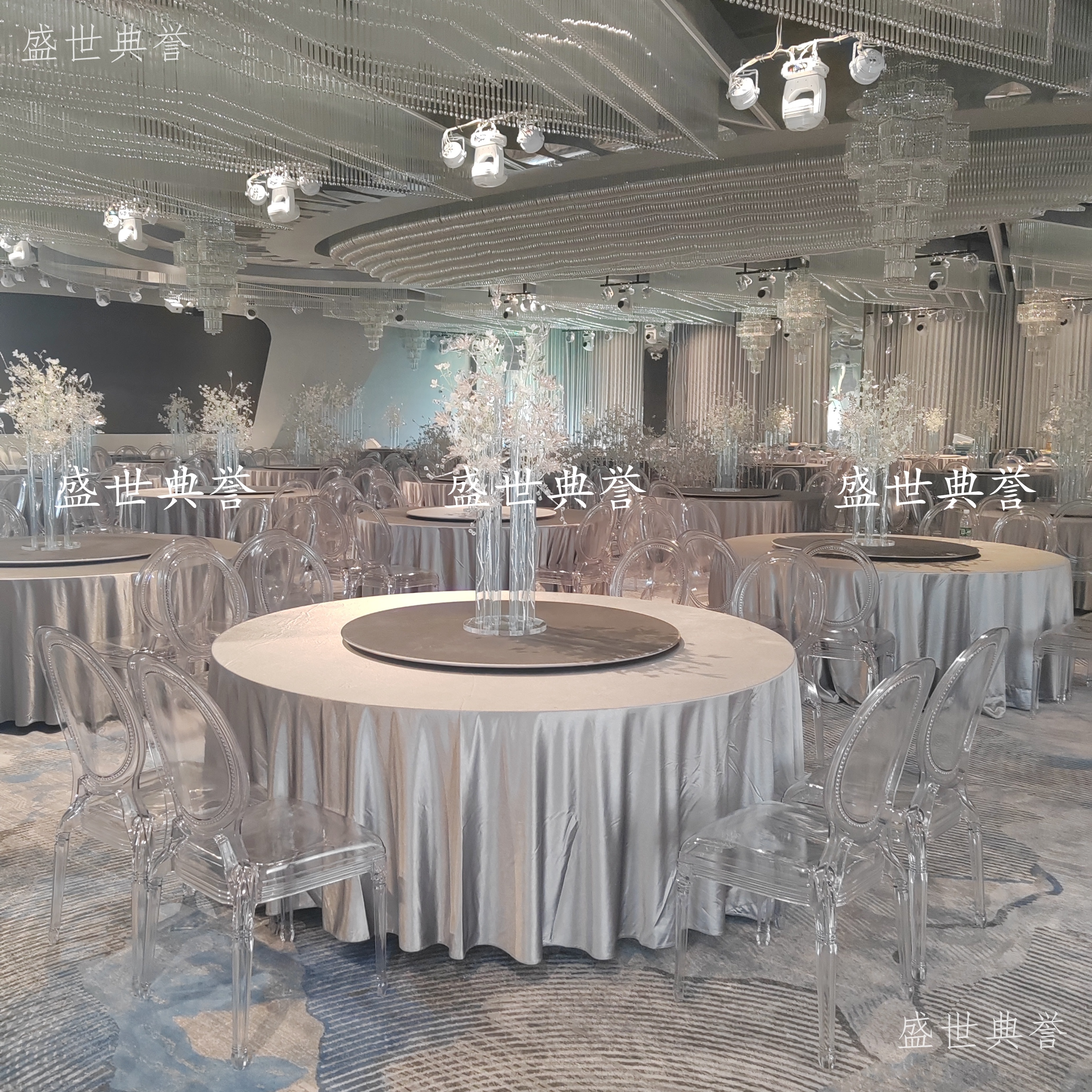 Xuancheng Banquet Center dining tables and chairs, hotel wedding banquet crystal chairs, theme wedding transparent princess chairs, one-piece round-back chairs details Picture