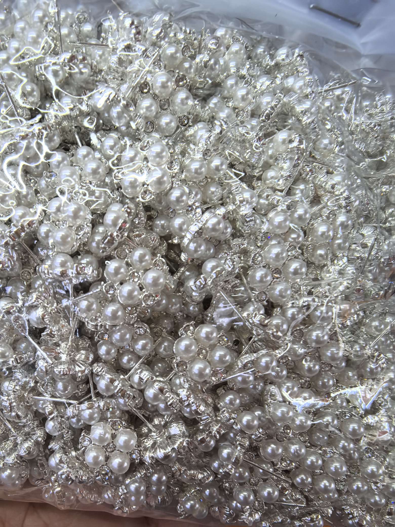 Cherry ear studs, pure silver ear needles, earrings, fashionable and simple design, versatile accessories, trendy and light luxury accessories, earrings, cherry ear studs, pure silver ear studs Application Scenario