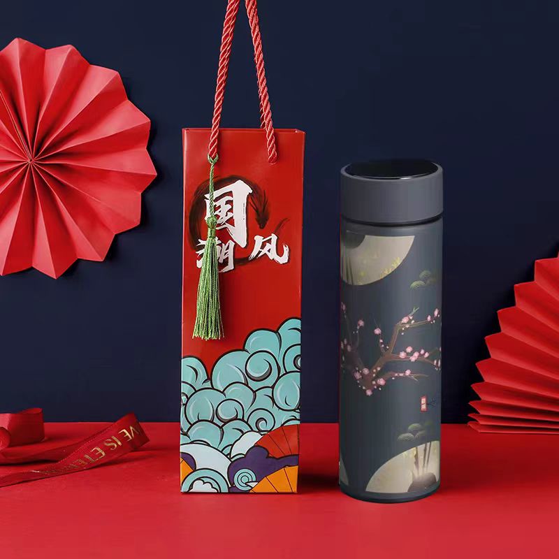 A large-capacity stainless steel insulated cup with a high appearance level of national trend for outdoor sports