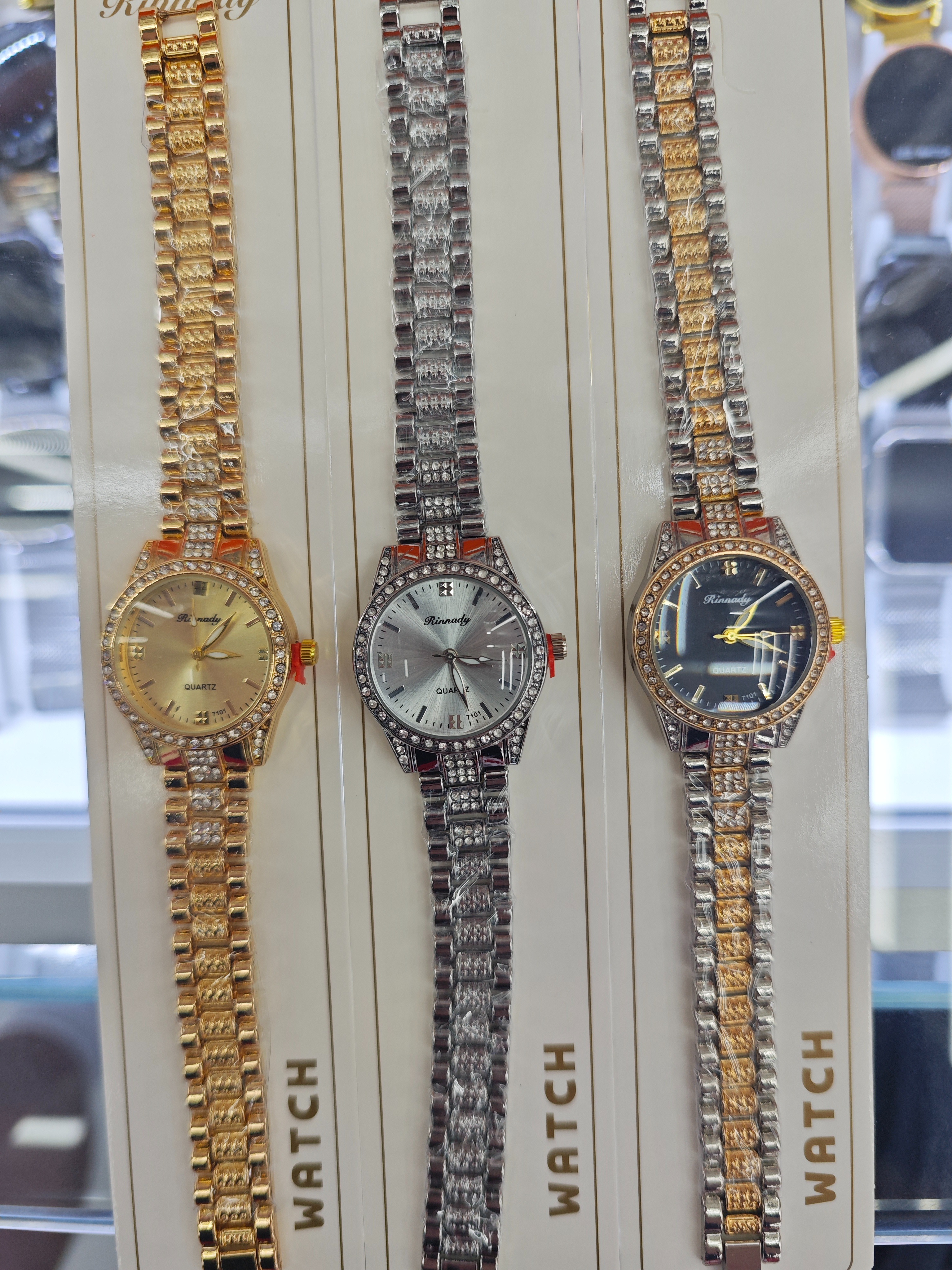 Diamond-encrusted gold, silver and quartz watches from watch manufacturers, waterproof, fashionable and trendy, classic design, couple clothing and accessory watches 4