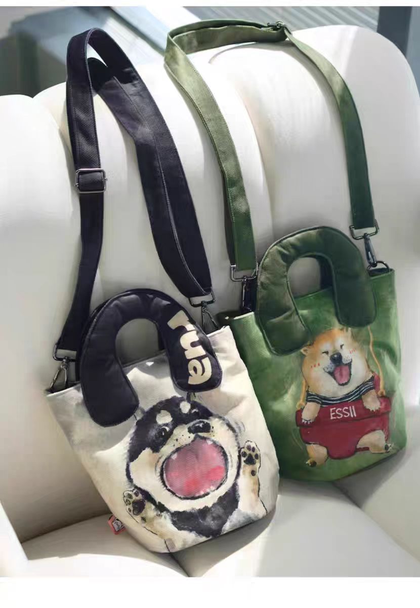 男士斜挎包实物图