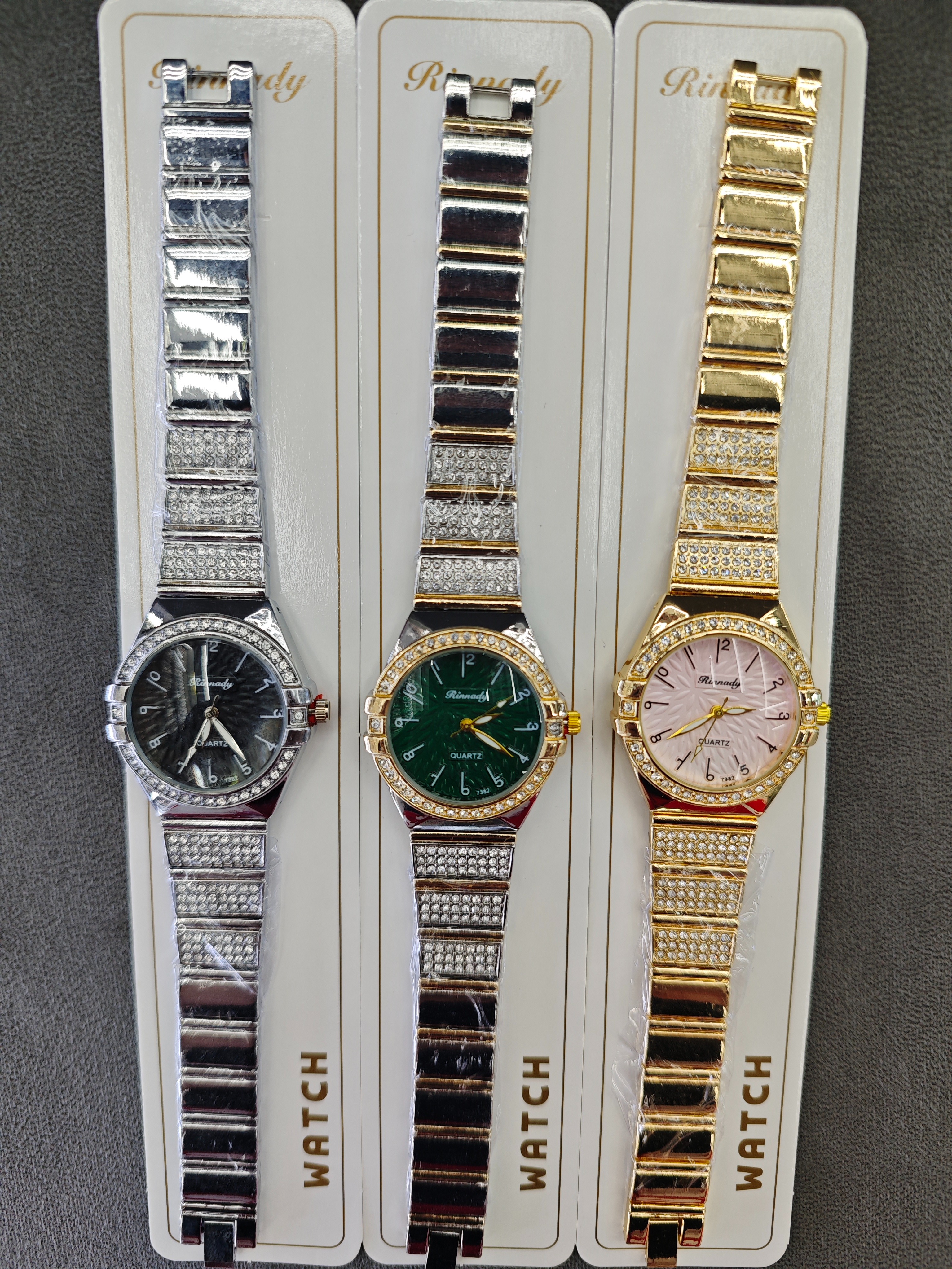 Watch manufacturers' diamond-encrusted gold, silver and quartz watches, waterproof for daily life, fashionable and trendy, classic design, couple clothing and accessory watches full figure