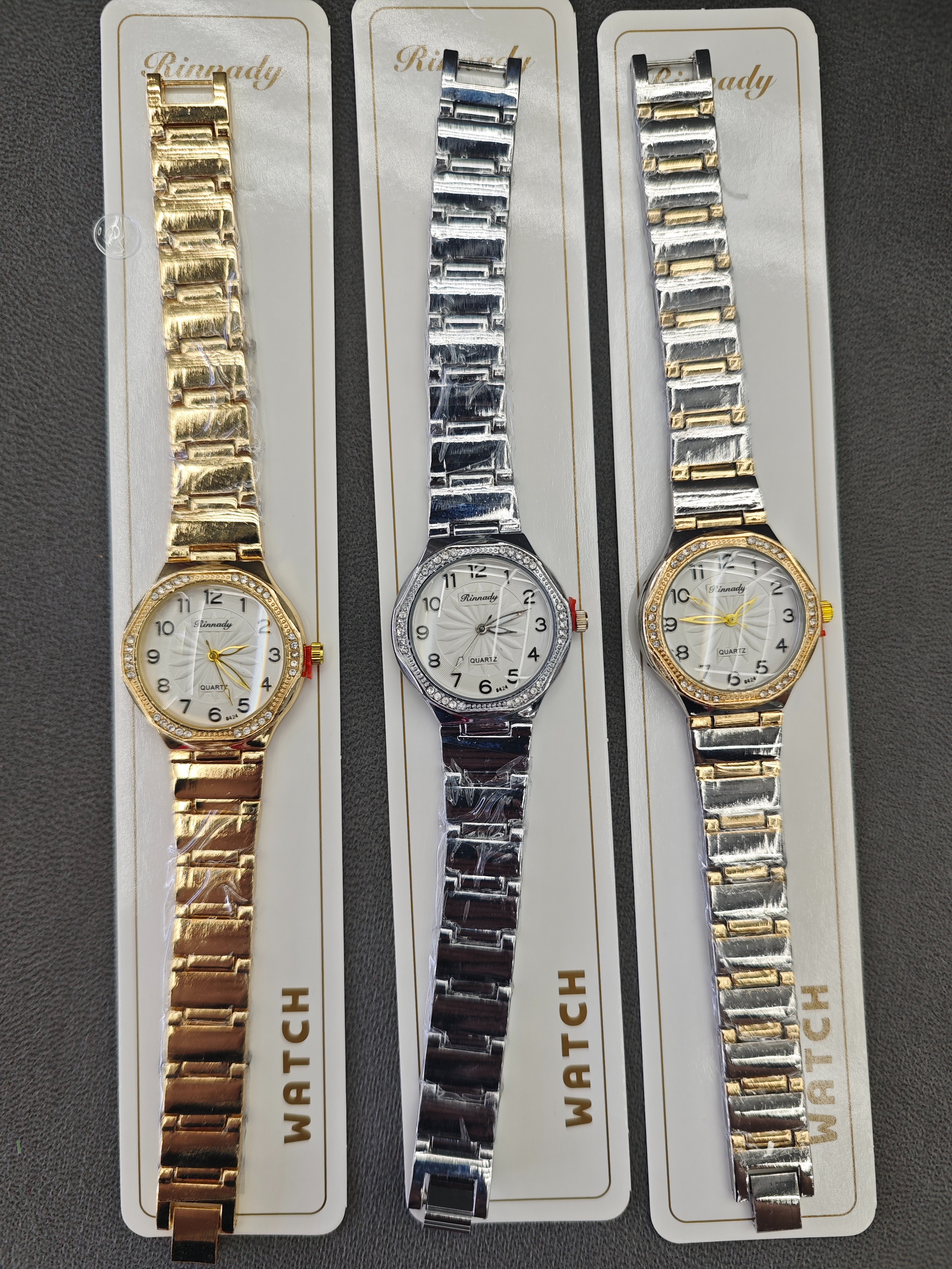 Watch manufacturer's diamond-encrusted gold, silver and quartz watches, waterproof for daily life, fashionable and trendy, classic design, couple clothing and accessory watches 3