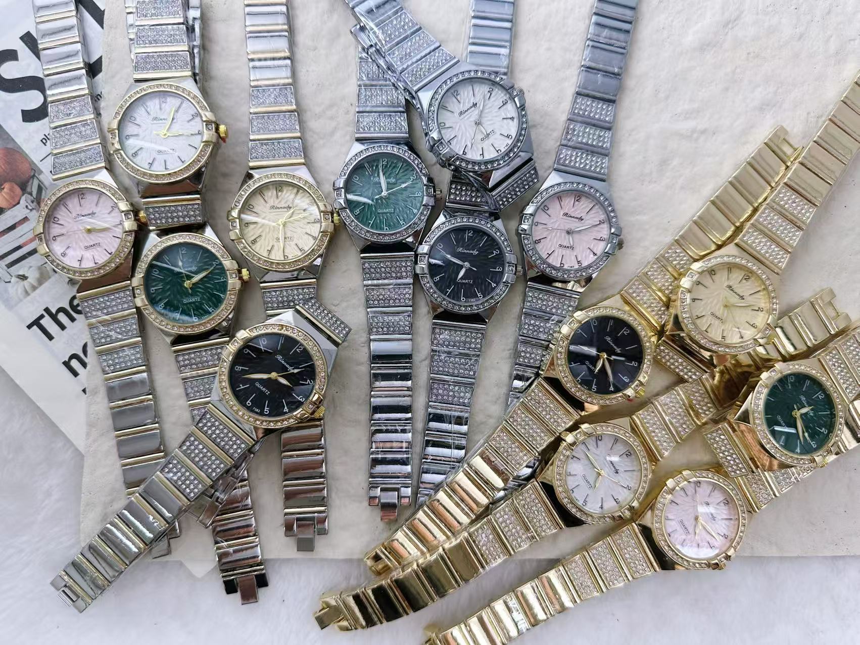 Watch manufacturers' diamond-encrusted gold, silver and quartz watches, waterproof for daily life, fashionable and trendy, classic design, couple clothing and accessory watches details Picture