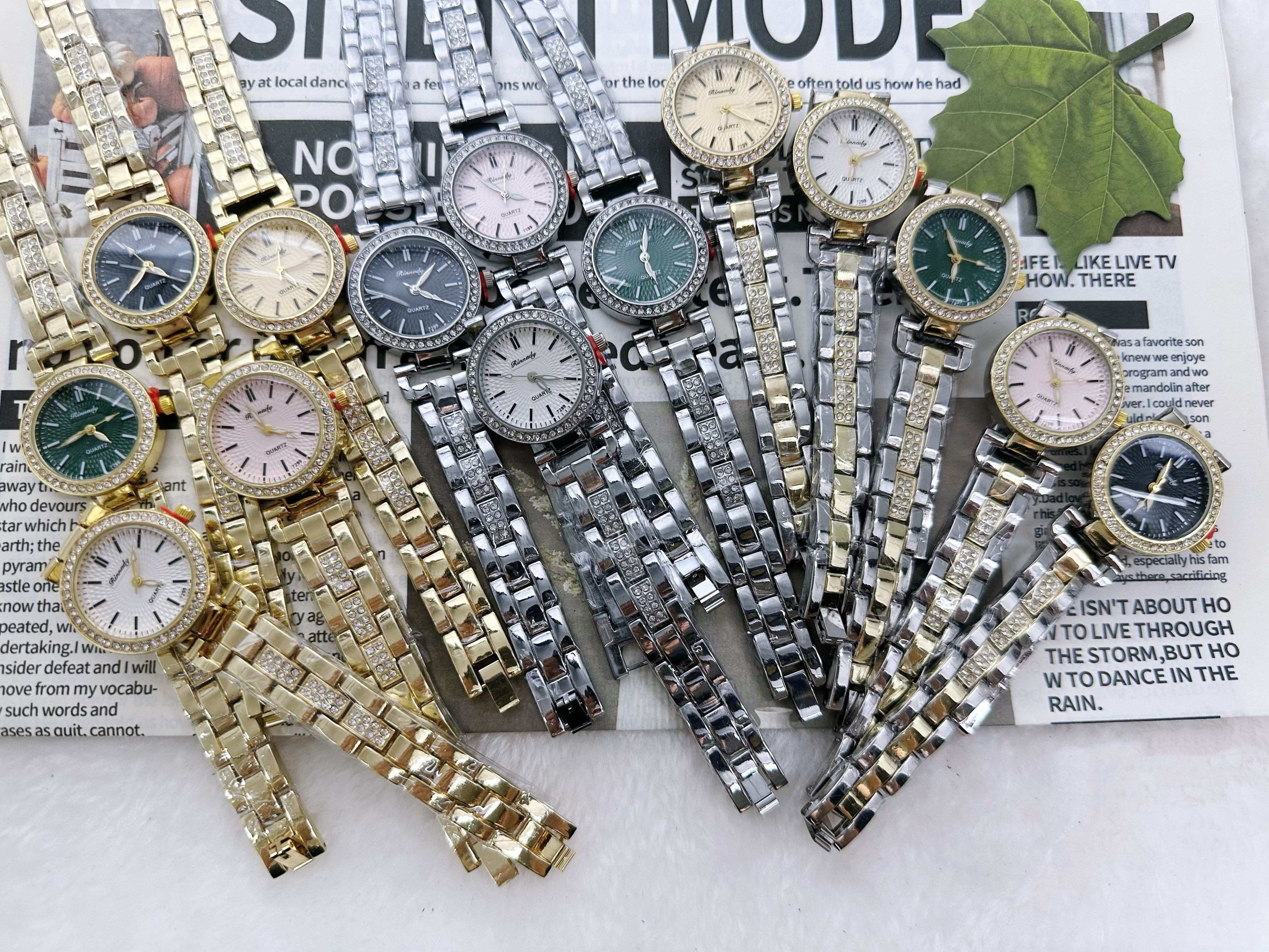 Watch manufacturer's diamond-encrusted gold, silver and quartz watches, waterproof for daily life, fashionable and trendy, classic design, couple clothing and accessory watches 9 details Picture