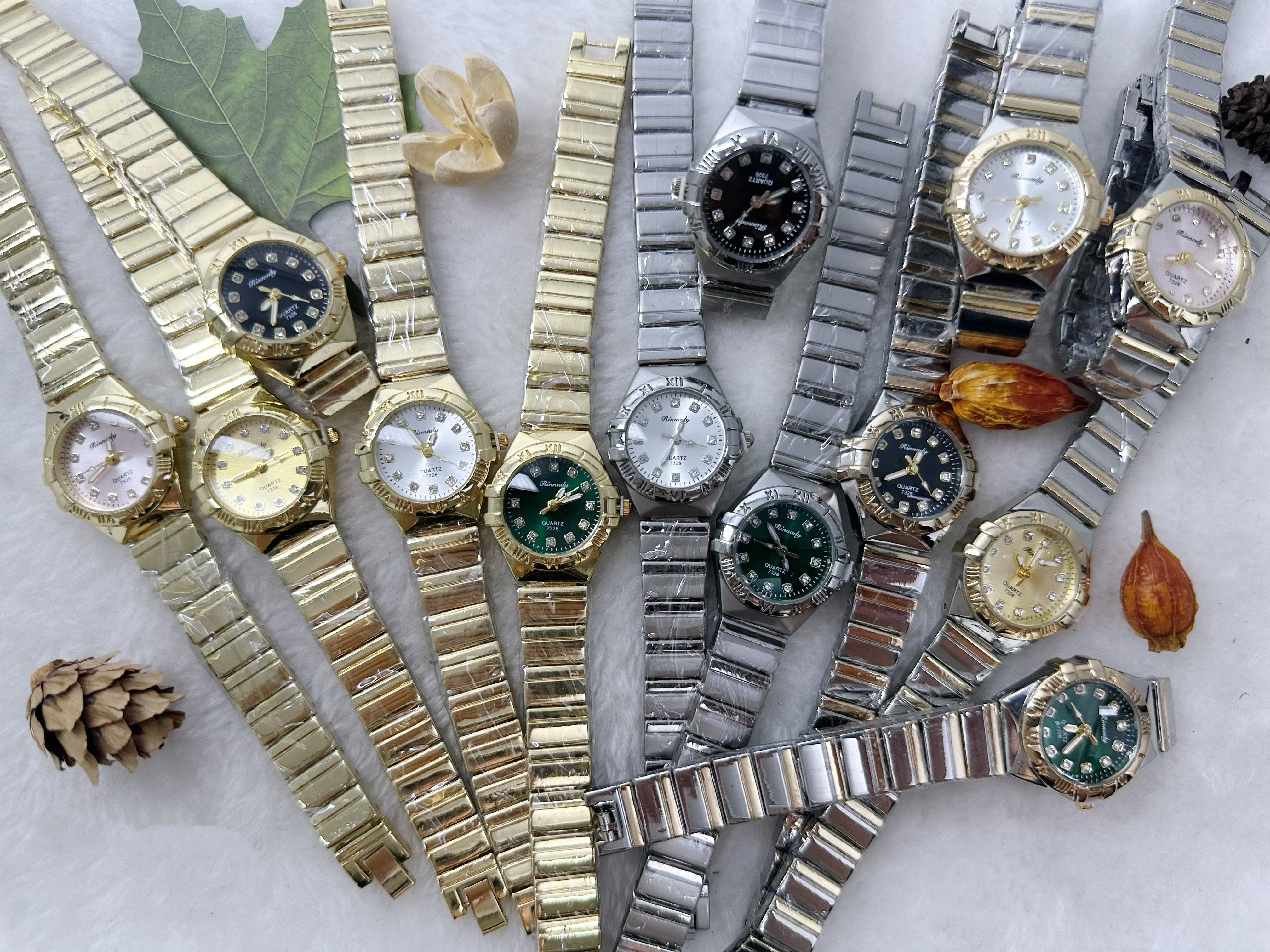 Watch manufacturer's diamond-encrusted gold, silver and quartz watches, waterproof for daily life, fashionable and trendy, classic design, couple clothing and accessory watches 6 details Picture