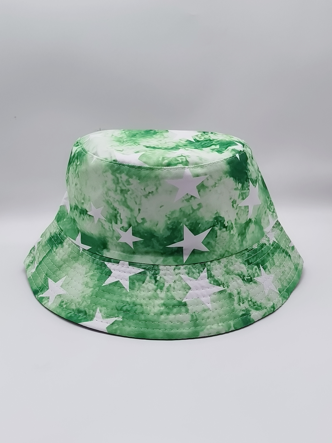 In spring and summer, five-pointed star gradient tie-dyed hats are popular in Europe and America. They are fashionable and versatile for both men and women. Double-sided fisherman hats are suitable for outdoor sun protection and shade. They are cool and portable hats for adults Application Scenario
