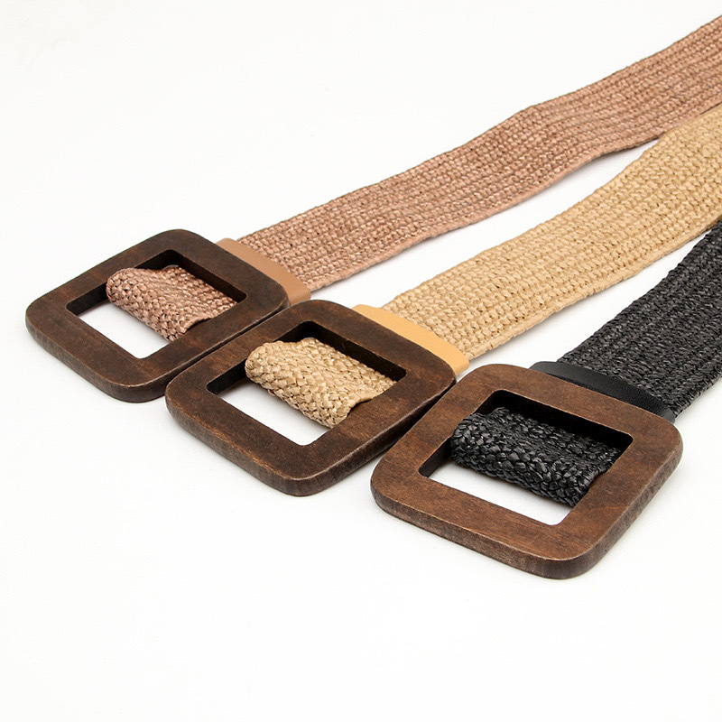 A high-end women's dress with a woven belt, a denim dress with a cinched waist and decorative jeans, and a straw woven belt details Picture