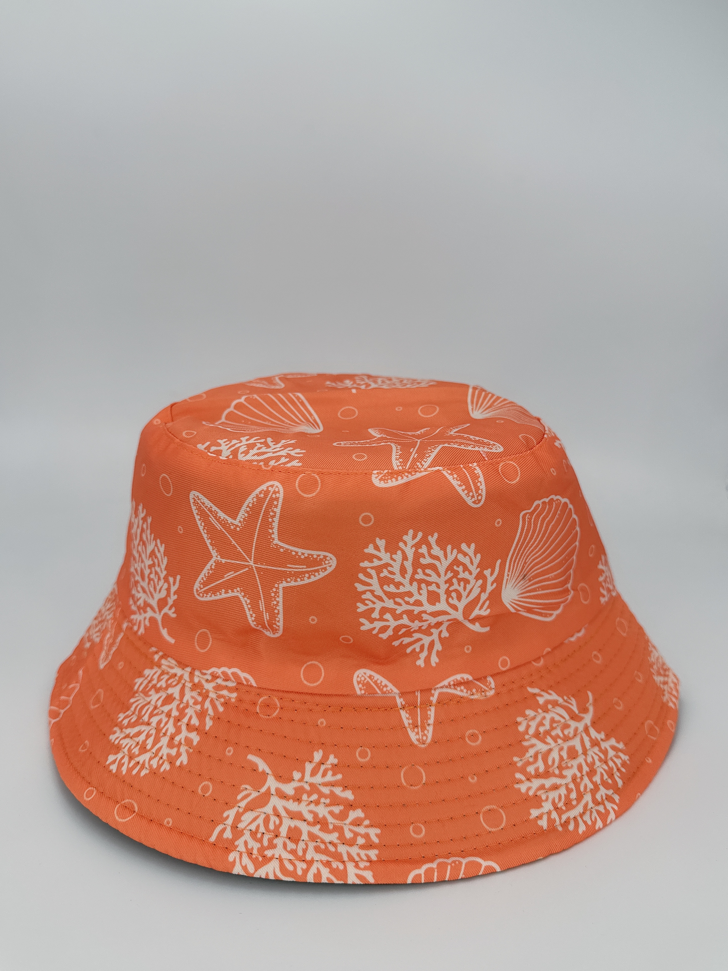 This is a fashionable and versatile fisherman's hat for both men and women in spring and summer. It can be worn on both sides and is suitable for outdoor sun protection and shade. It is a cool and portable hat details Picture
