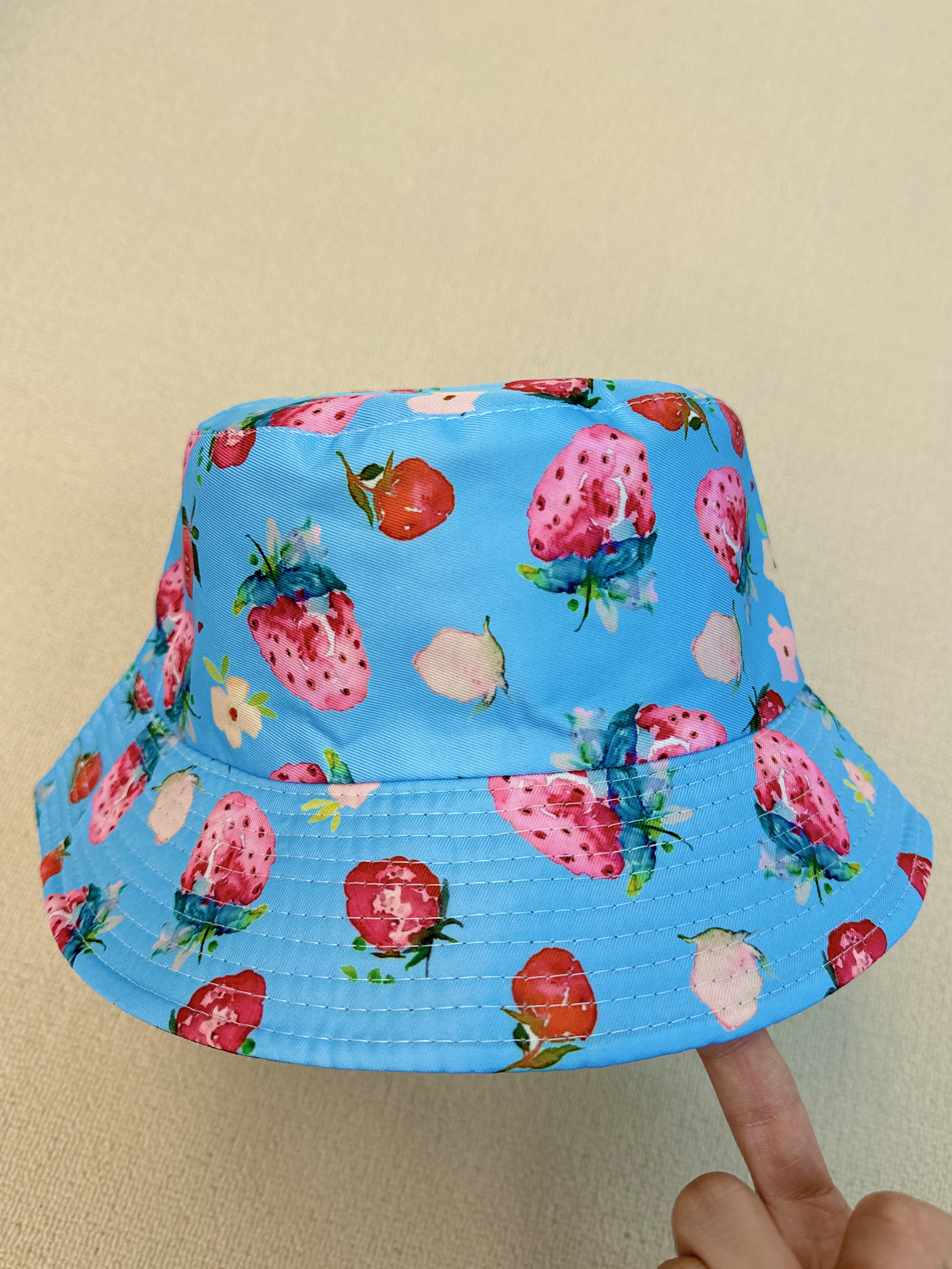 Spring and summer new fruit strawberry cute cartoon, unisex, fashionable and versatile, double-sided fisherman's hat, outdoor sun protection and shade, cool and portable hat, adult style details Picture
