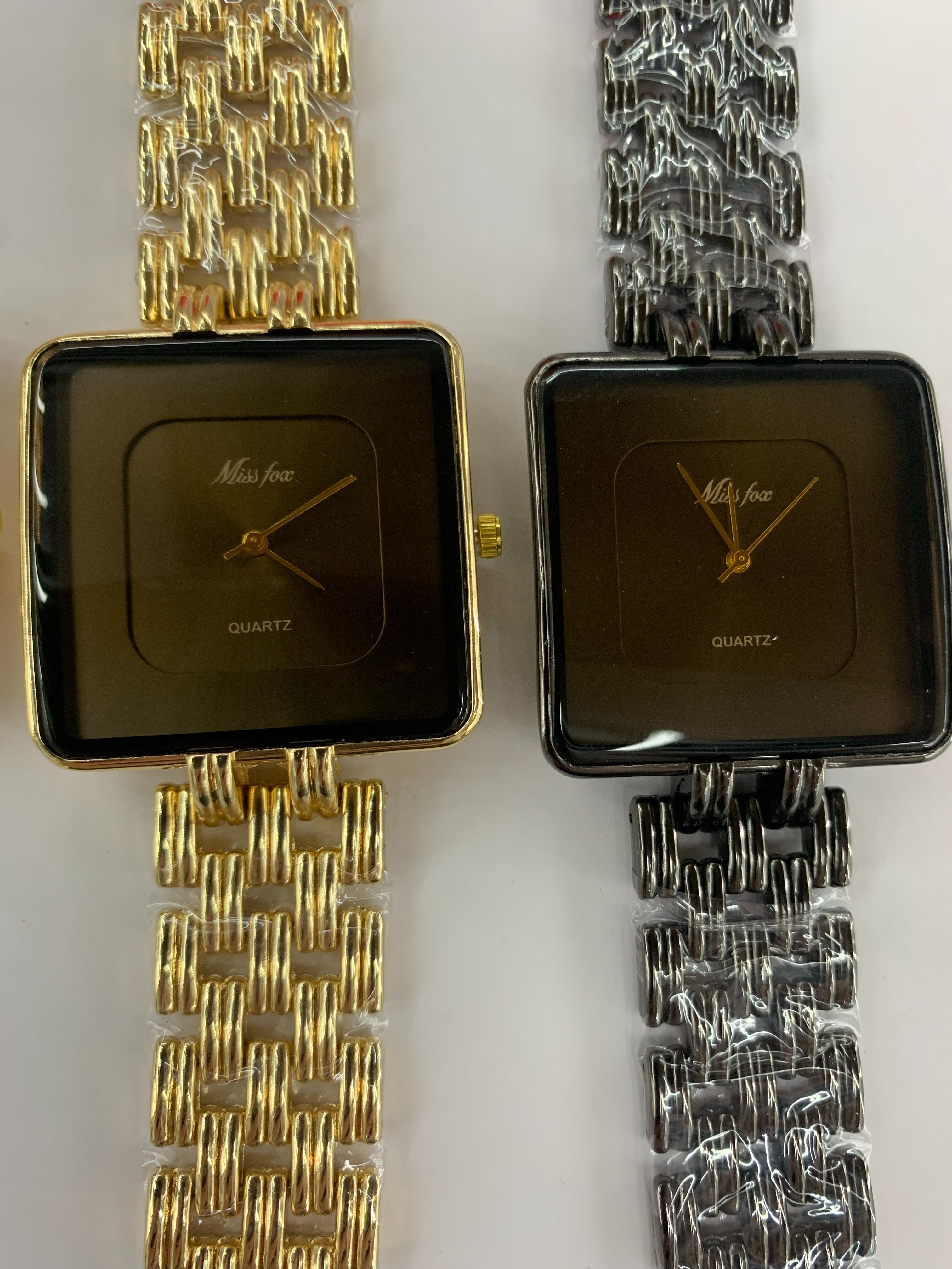 Watch manufacturers' diamond-encrusted gold, silver and quartz watches, fashionable and trendy classic designs, couple clothing accessories, men's and women's watches 1 details Picture