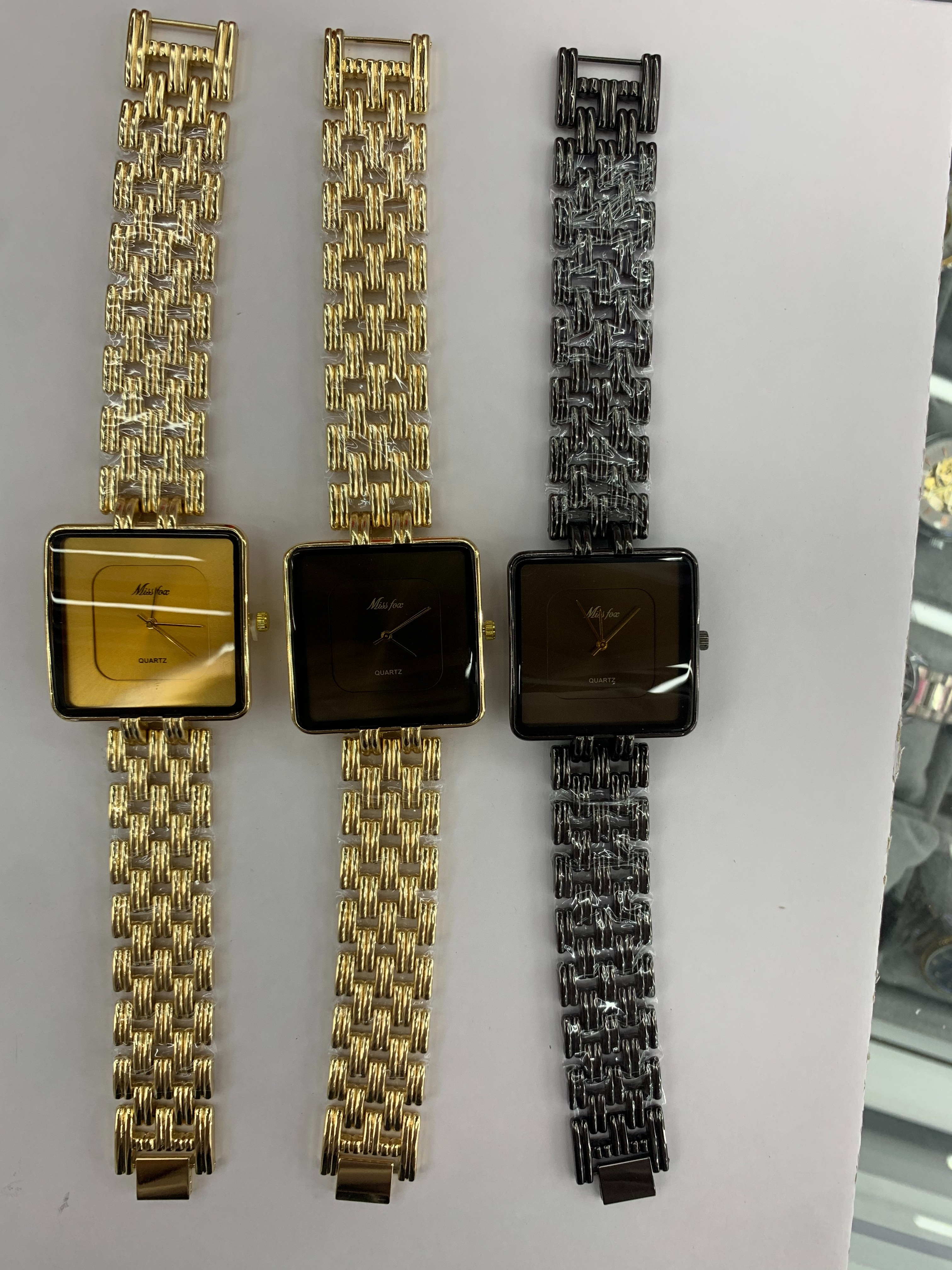 Watch manufacturers' diamond-encrusted gold, silver and quartz watches, fashionable and trendy classic designs, couple clothing accessories, men's and women's watches 1