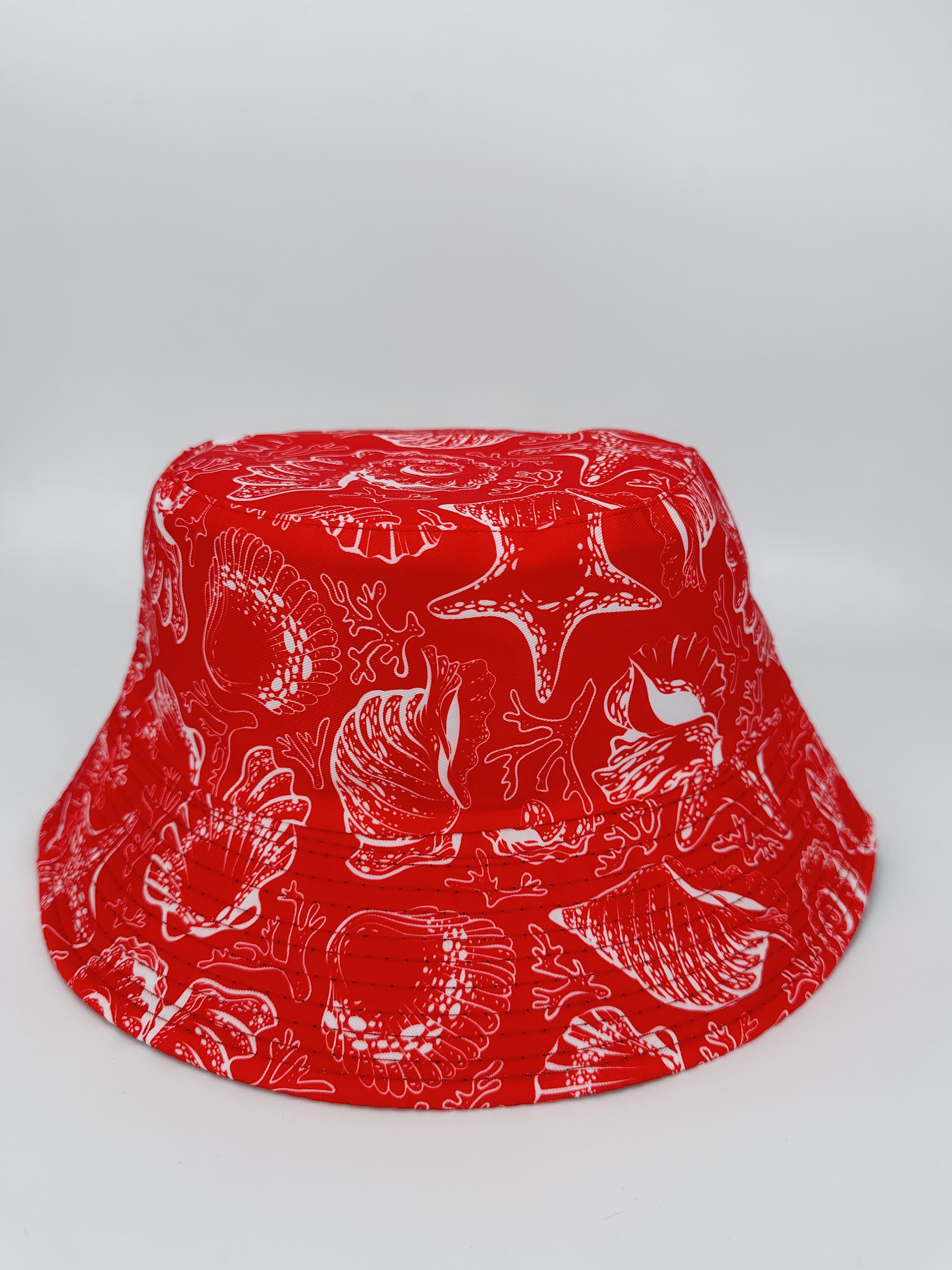 This is a fashionable and versatile fisherman's hat for both men and women in the underwater world during spring and summer. It can be worn on both sides. It is a cool and portable hat for outdoor sun protection and shade Item Picture