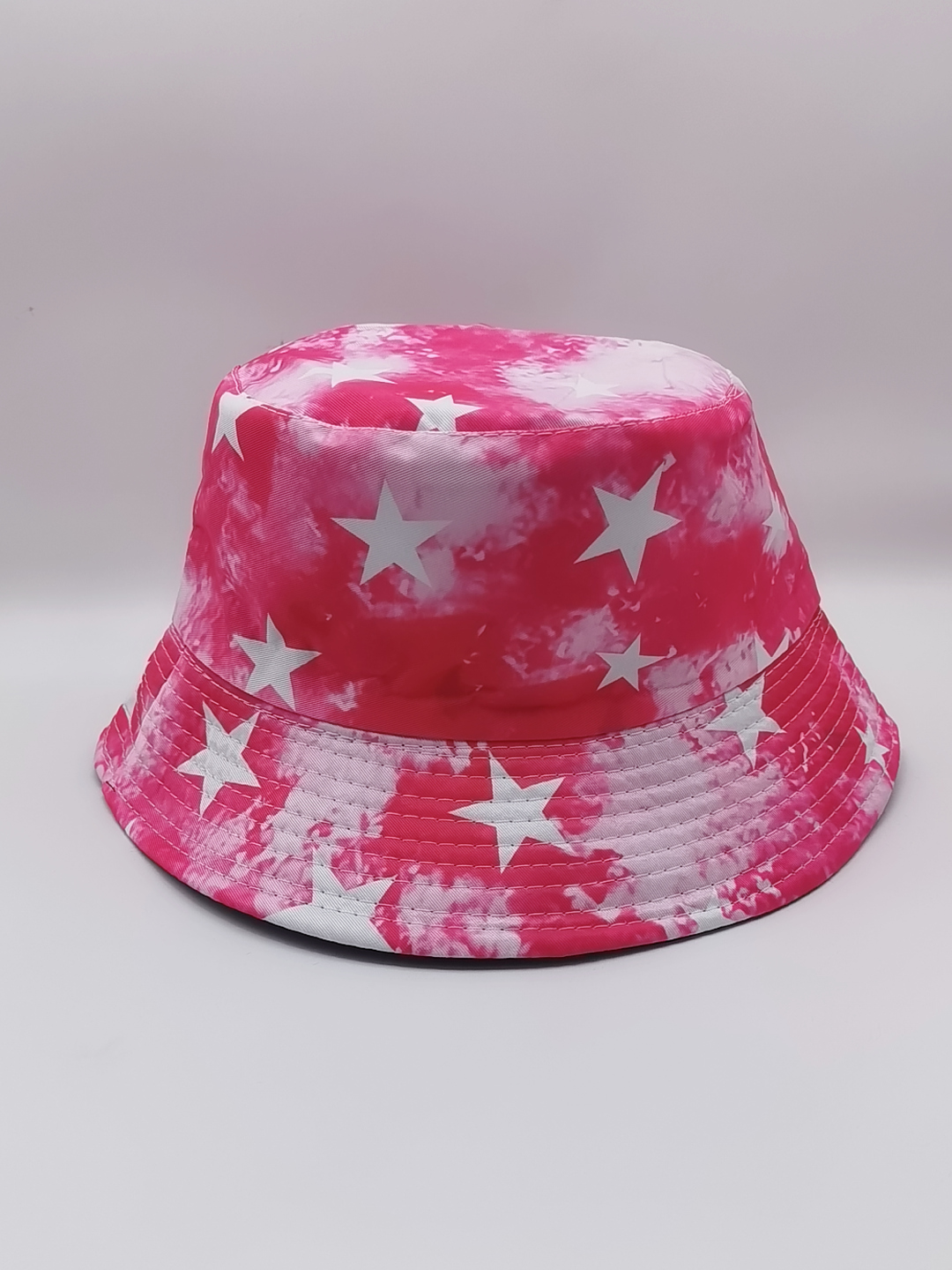 In spring and summer, five-pointed star gradient tie-dyed hats are popular in Europe and America. They are fashionable and versatile for both men and women. Double-sided fisherman hats are suitable for outdoor sun protection and shade. They are cool and portable hats for adults details Picture