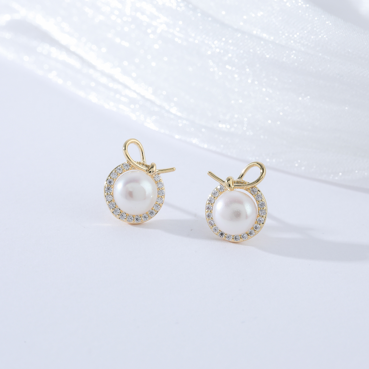 Xuhui brand exquisite and light luxury copper plated with real gold, zircon 925 silver needle, sweet pearl design, fashionable stud earrings and pendants full figure