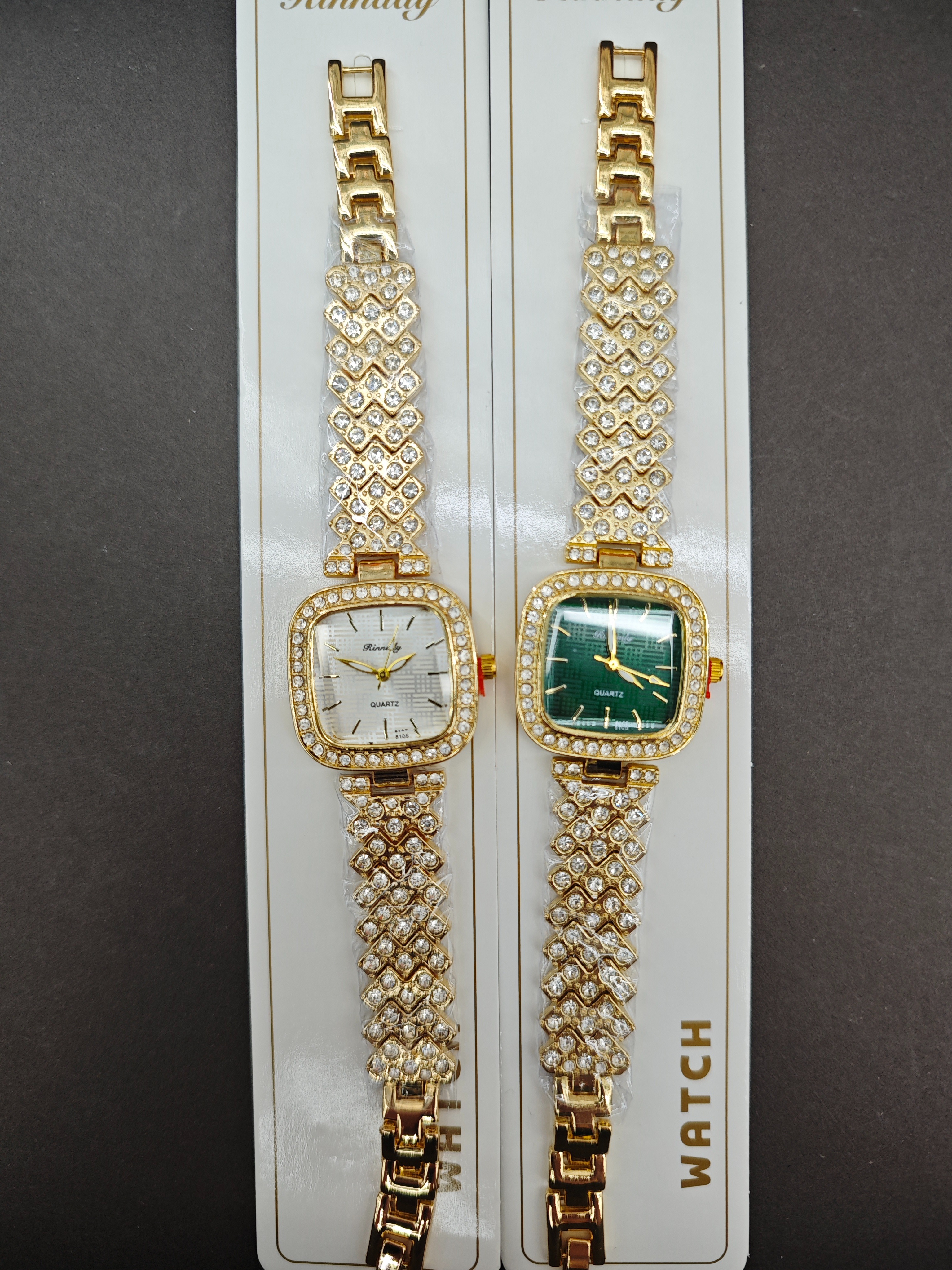 Watch manufacturer's diamond-encrusted gold, silver and quartz watches, waterproof for daily life, fashionable and trendy, classic design, couple clothing and accessory watches 13 full figure