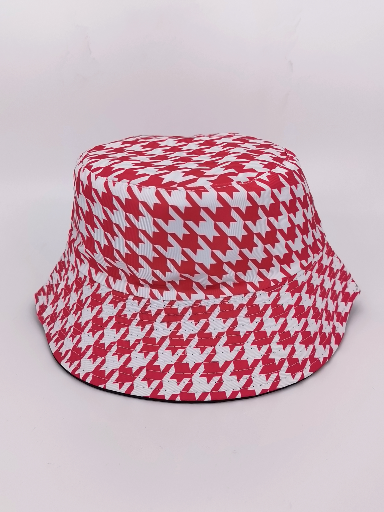 This is a fashionable and versatile double-sided fisherman's hat for both men and women in spring and summer. It can be worn outdoors for sun protection and shade, and is cool and portable details Picture