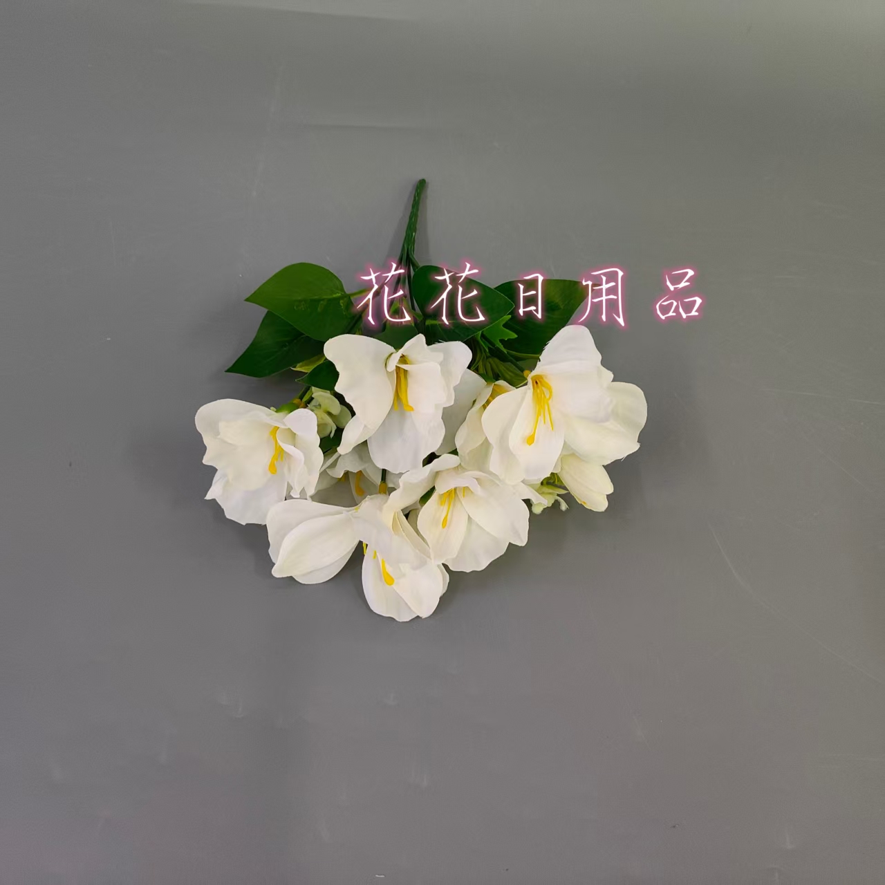 Artificial flower bonsai, single magnolia flower, decorative vase and ornament details Picture