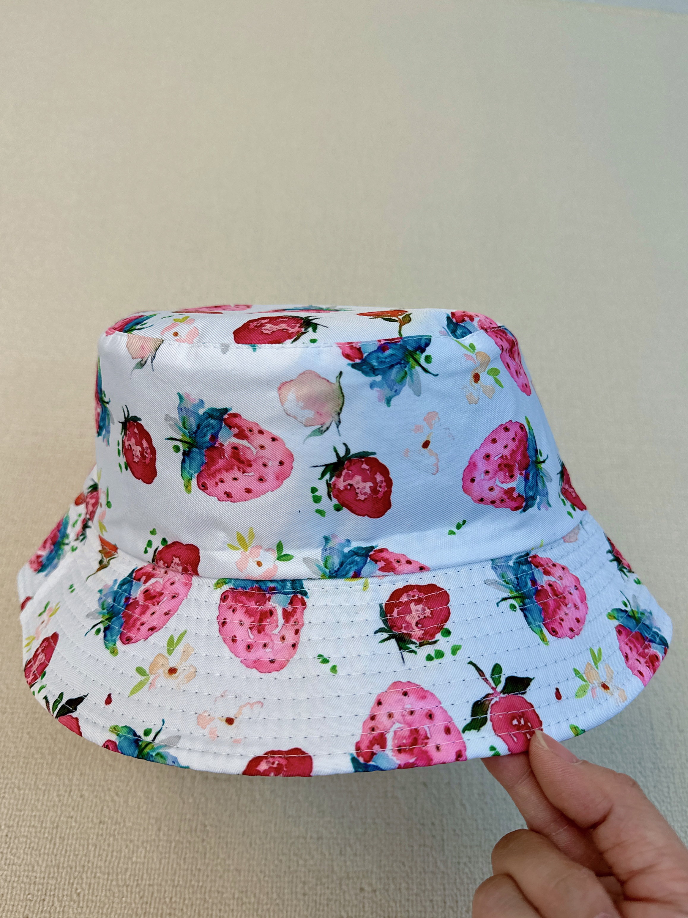 Spring and summer new fruit strawberry cute cartoon, unisex, fashionable and versatile, double-sided fisherman's hat, outdoor sun protection and shade, cool and portable hat, adult style Specification drawing