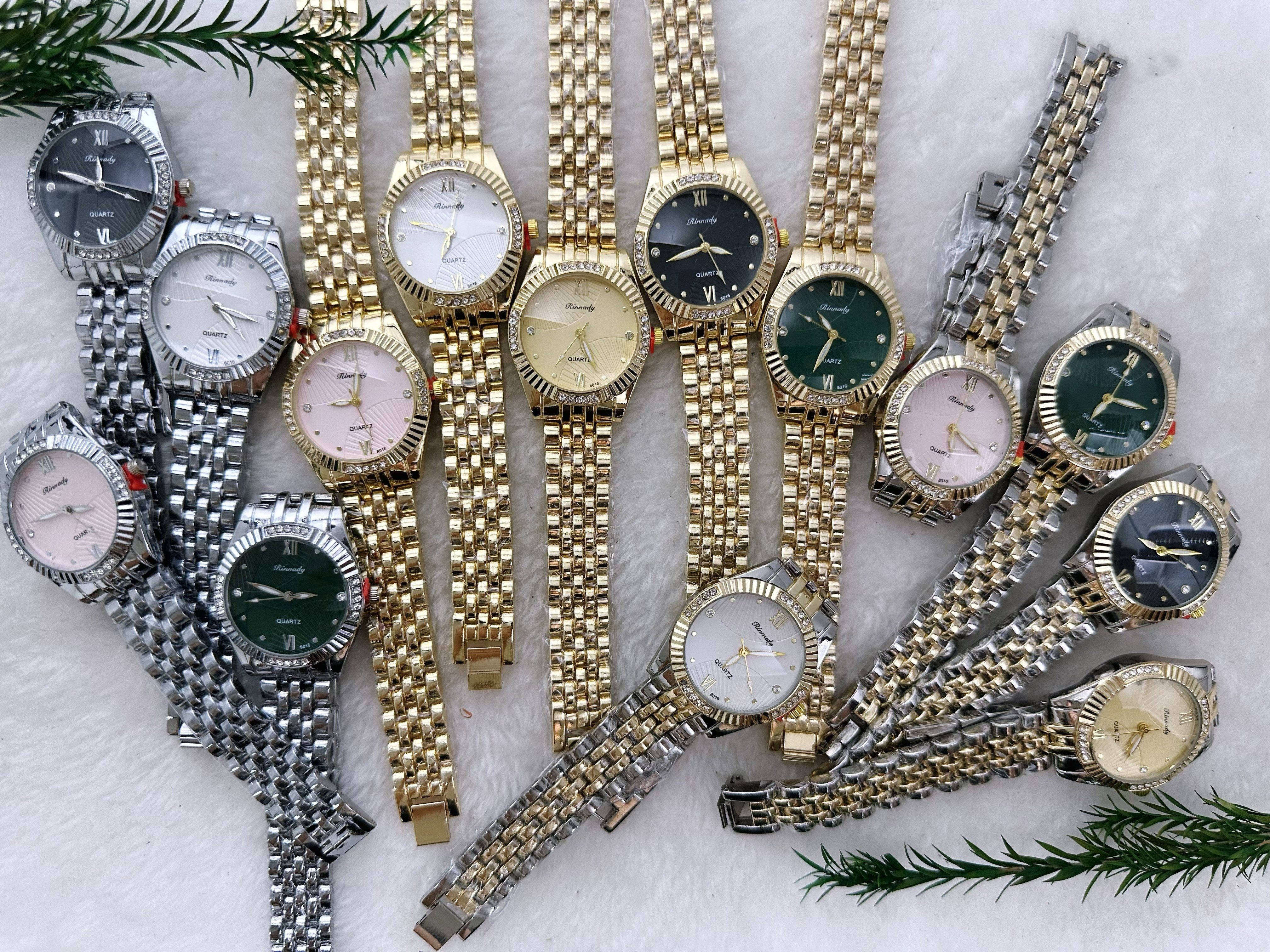 Watch manufacturer's diamond-encrusted gold, silver and quartz watches, waterproof for daily life, fashionable and trendy, classic design, couple clothing and accessory watches 16 details Picture