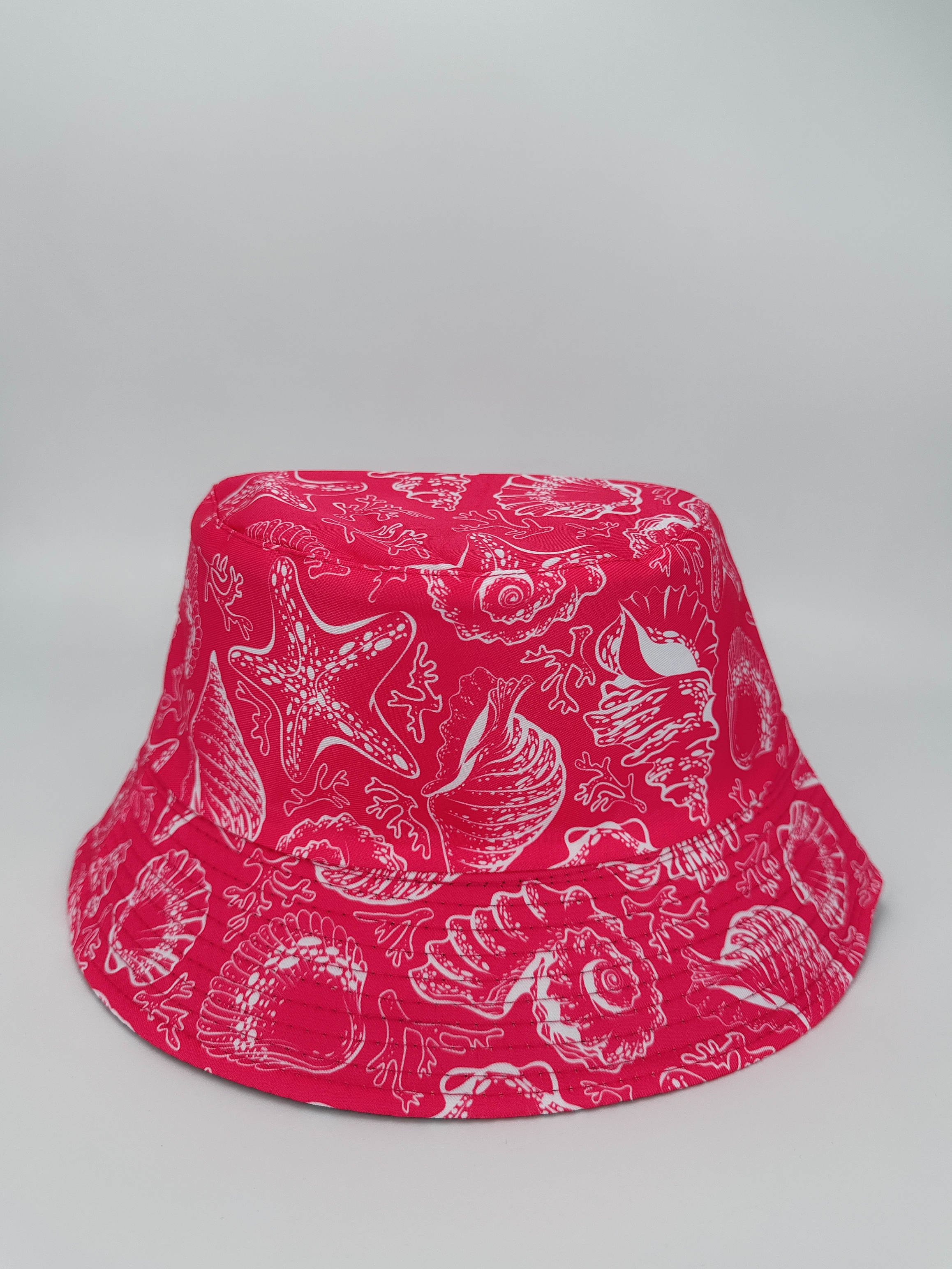 This is a fashionable and versatile fisherman's hat for both men and women in the underwater world during spring and summer. It can be worn on both sides. It is a cool and portable hat for outdoor sun protection and shade details Picture