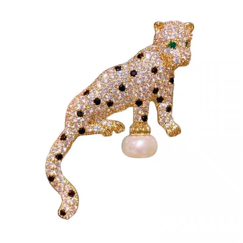High-end natural freshwater pearl and zirconium leopard brooch with real gold electroplating