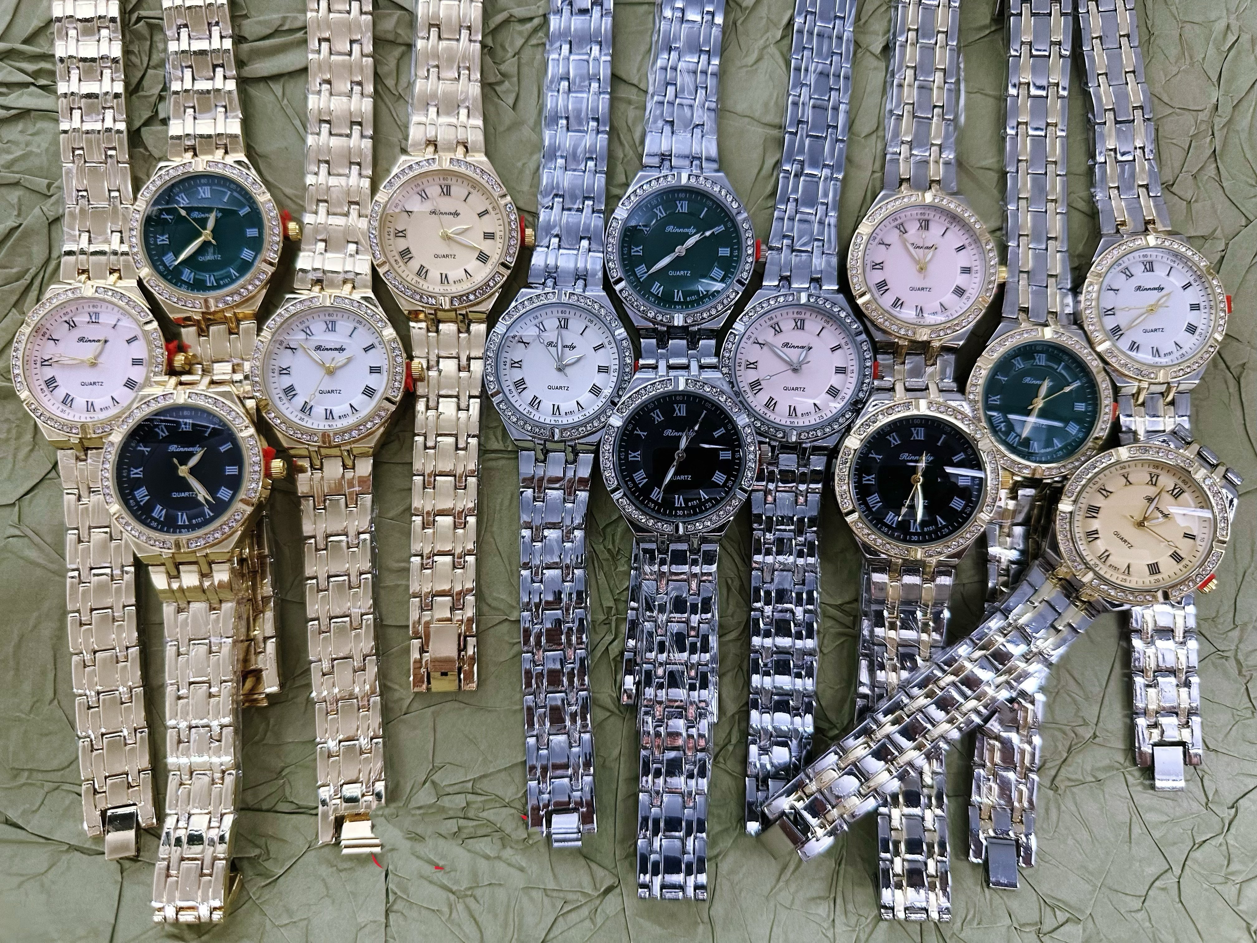 Watch manufacturer's diamond-encrusted gold, silver and quartz watches, waterproof for daily life, fashionable and trendy, classic design, couple clothing and accessory watches 17 details Picture