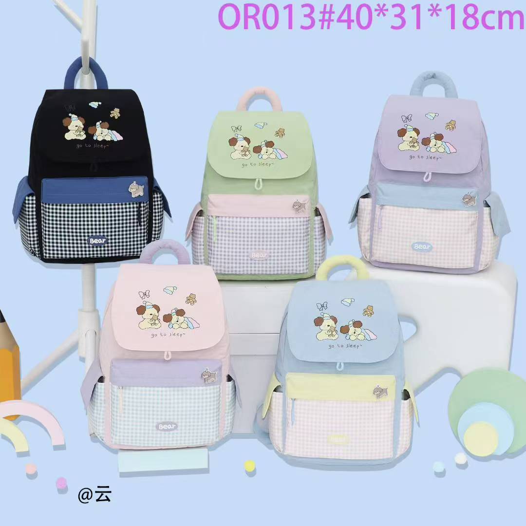 The boy's junior high school backpack is lightweight. College, senior high school, junior high school and primary school students have a velvet fabric casual bag, which is waterproof. The student schoolbag is a backpack Application Scenario