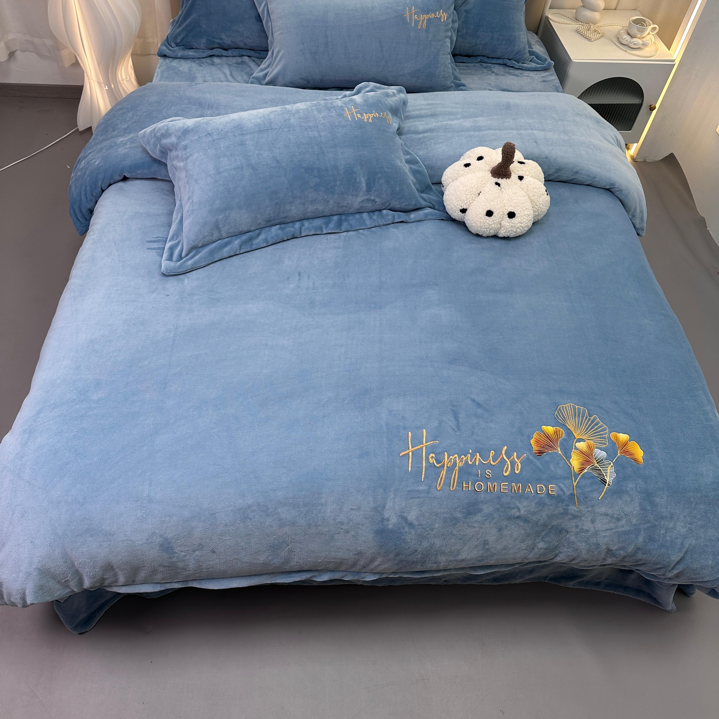 New A-class embroidered milk velvet modern, simple and warm four-piece set for Autumn and winter 2025, high-end bedding batch pic 3