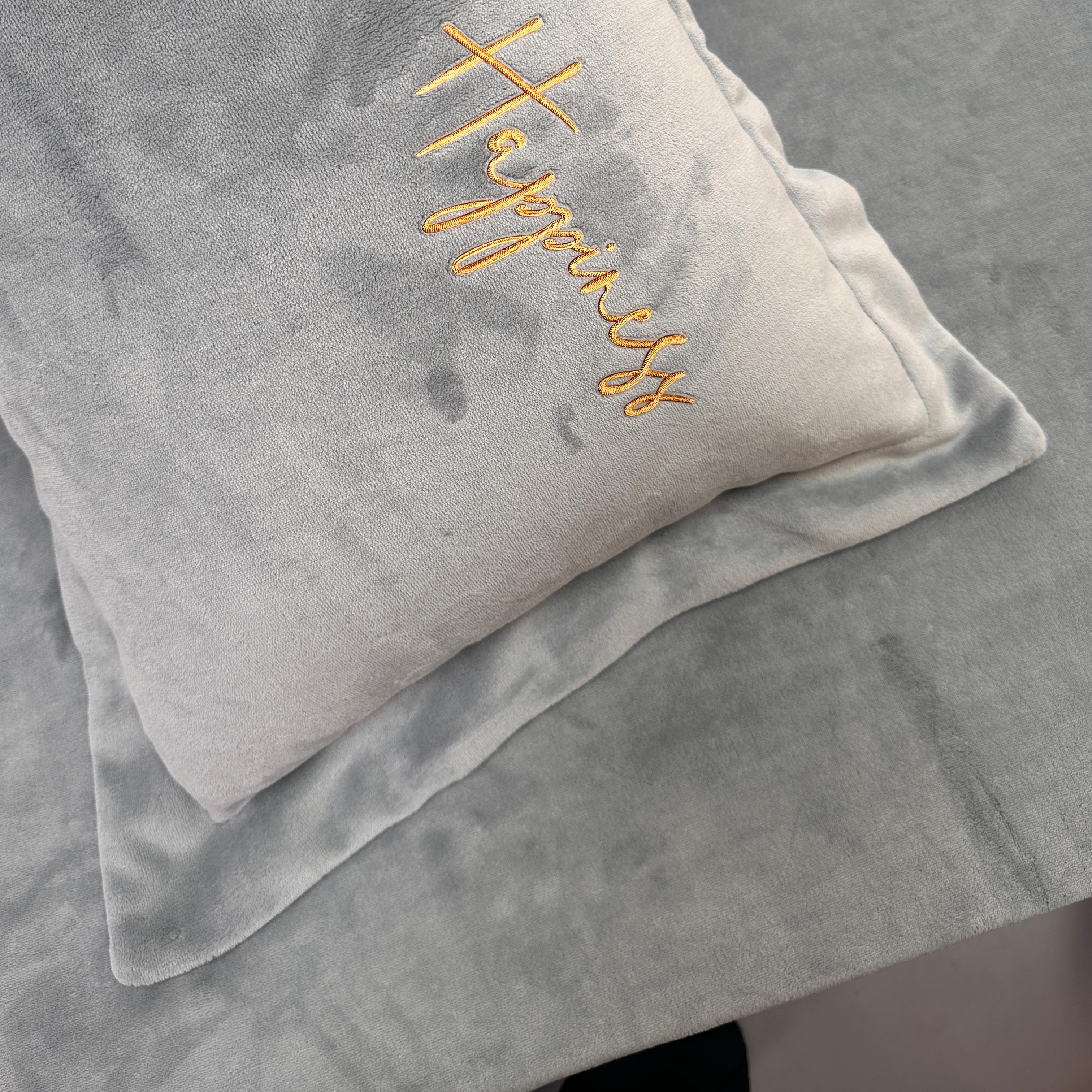 New A-class embroidered milk velvet modern, simple and warm four-piece set for Autumn and winter 2025, high-end bedding batch details Picture