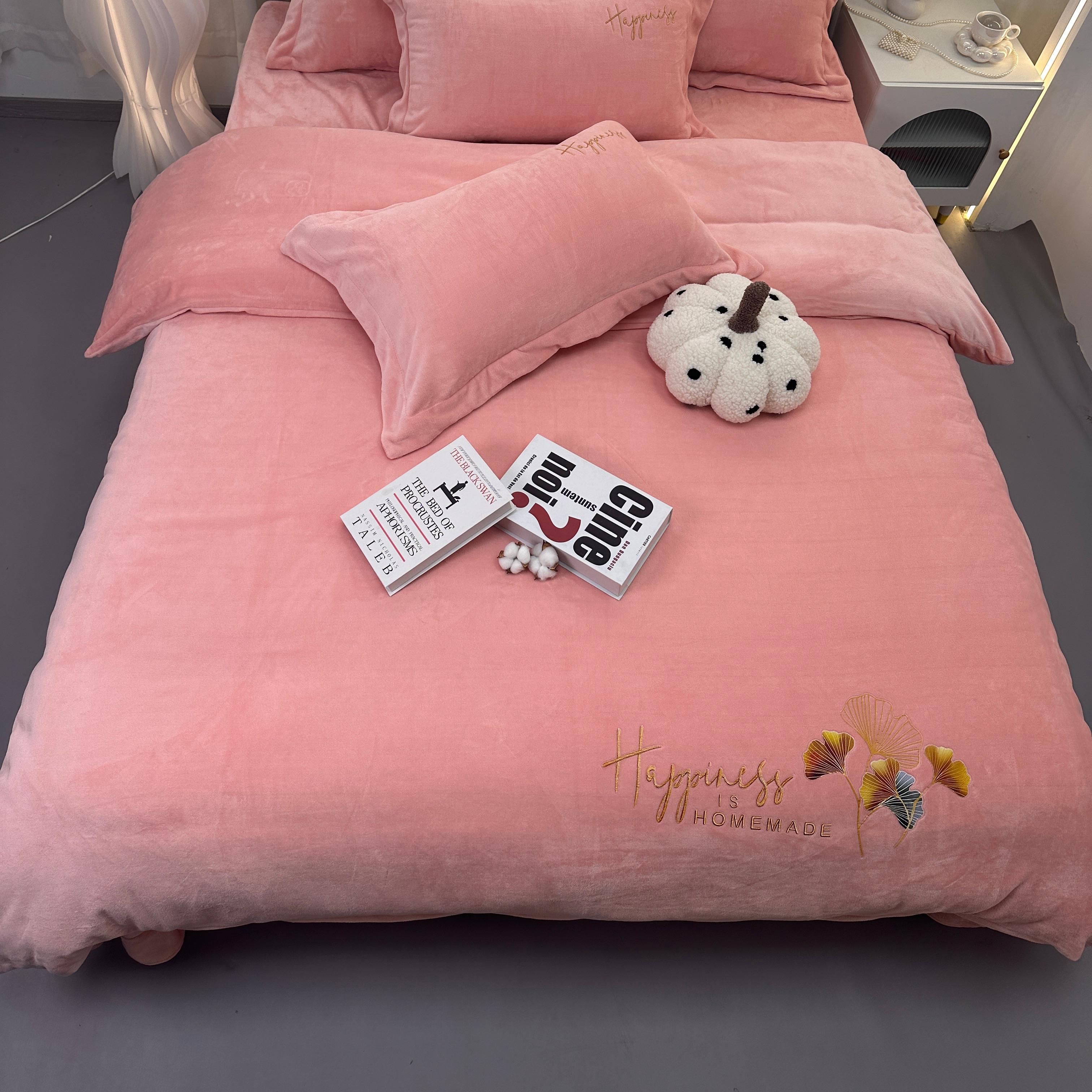 New A-class embroidered milk velvet modern, simple and warm four-piece set for Autumn and winter 2025, high-end bedding batch pic 5