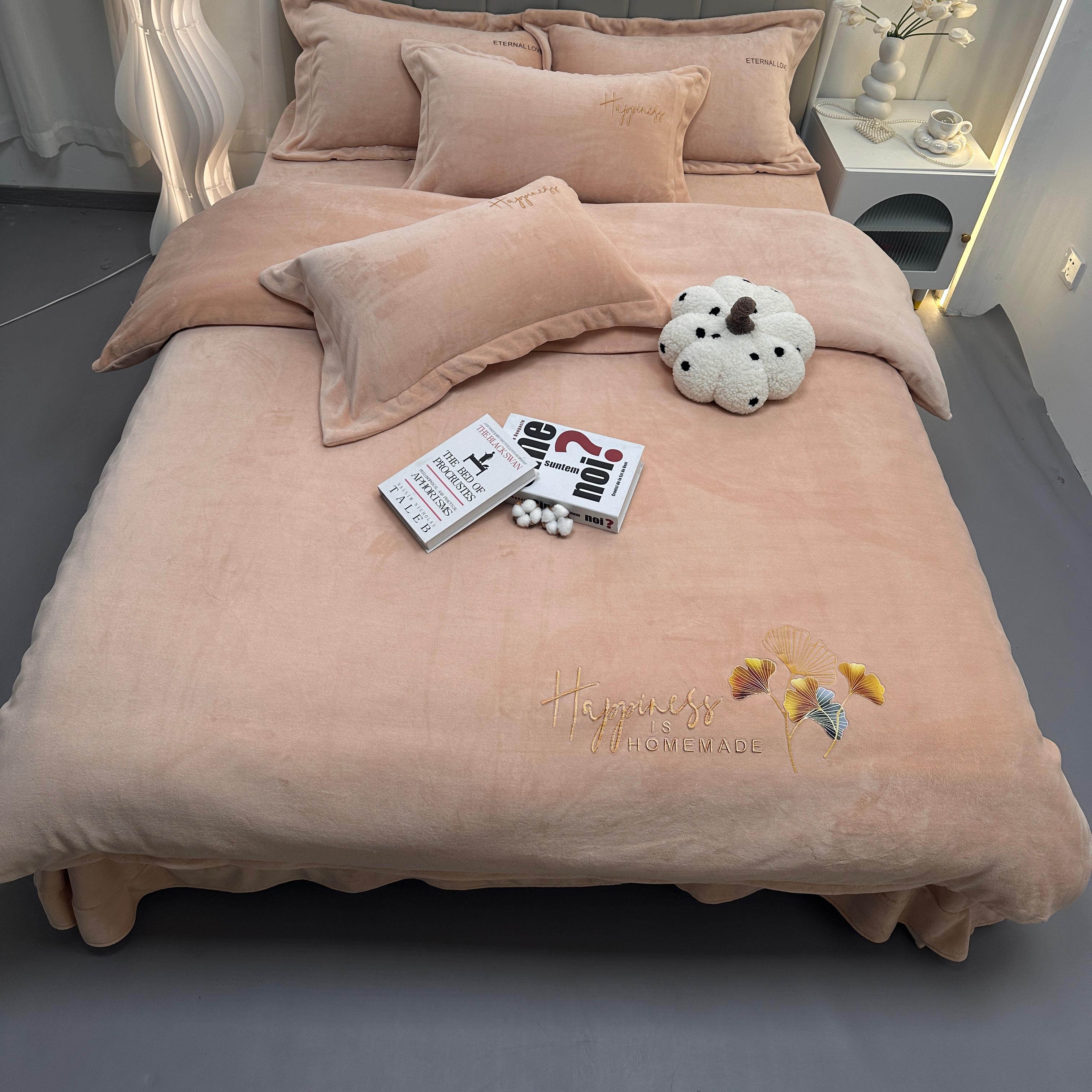 New A-class embroidered milk velvet modern, simple and warm four-piece set for Autumn and winter 2025, high-end bedding batch pic 2