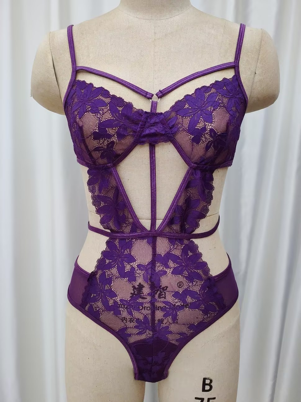 One-piece consignment cross-border European and American one-piece black romantic lace sexy lingerie set Amazon lingerie wholesale details Picture