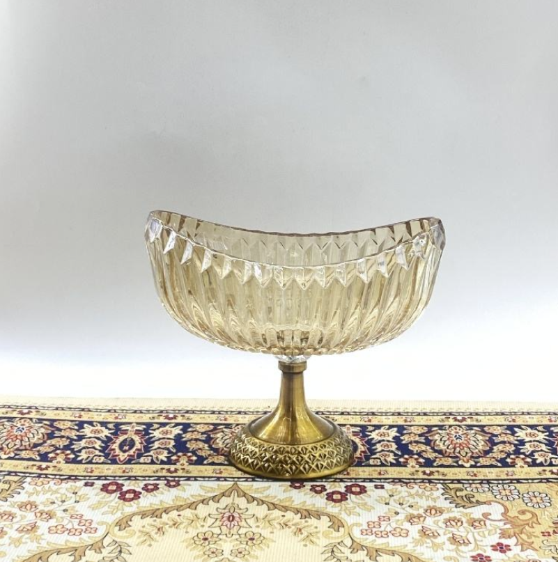 European-style creative glass dessert, high-legged bowl, fruit yogurt, ice cream, milkshake cup, ice cream bowl details Picture