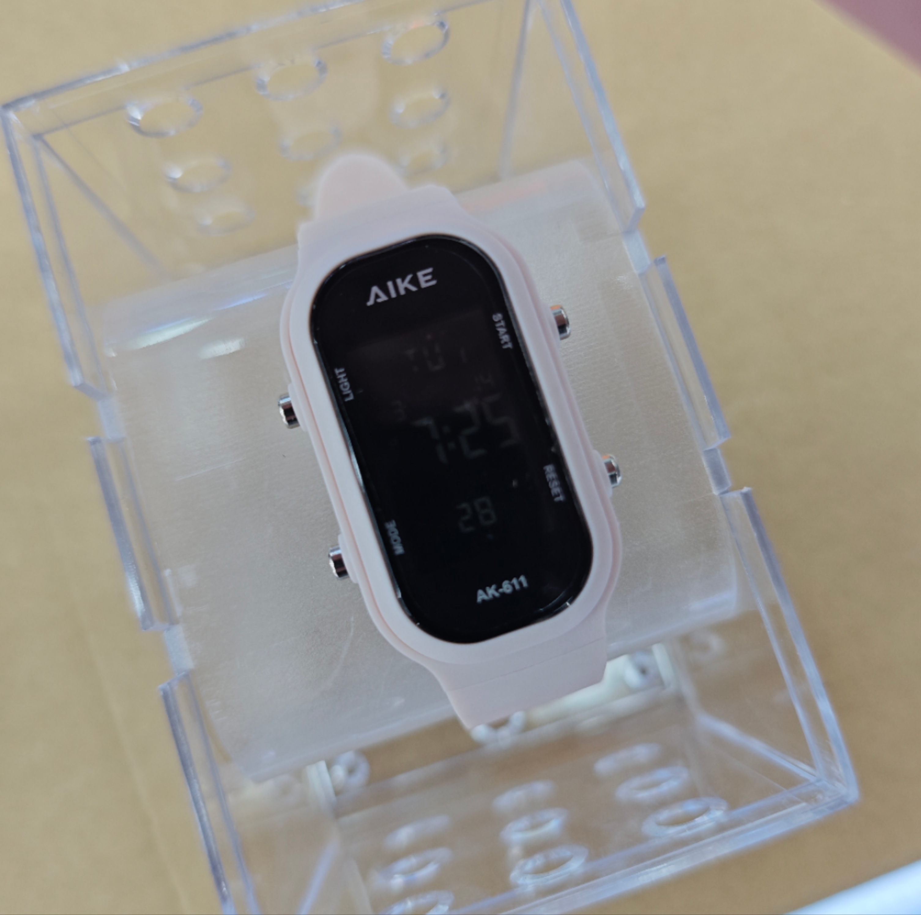 Watch manufacturer's electronic watch with silicone strap, black dial, white dial, children's watch, deep water resistance, fashionable and trendy, classic design watch details Picture