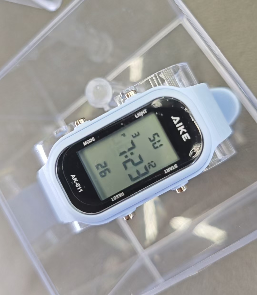 Watch manufacturer's electronic watch with silicone strap, black dial, white dial, children's watch, deep water resistance, fashionable and trendy, classic design watch