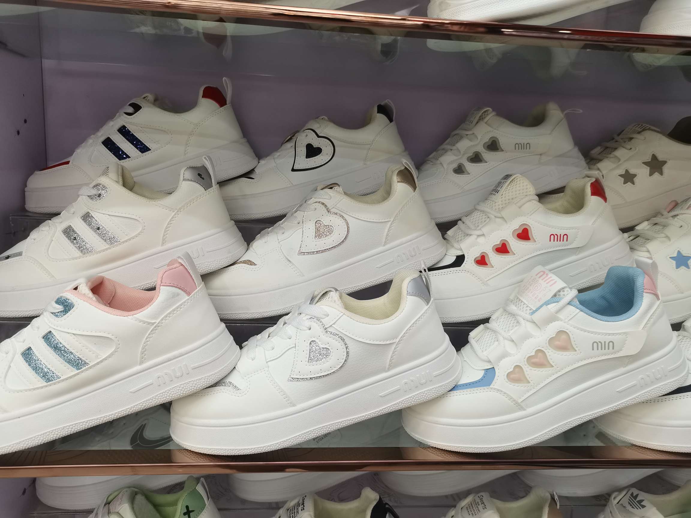 运动鞋