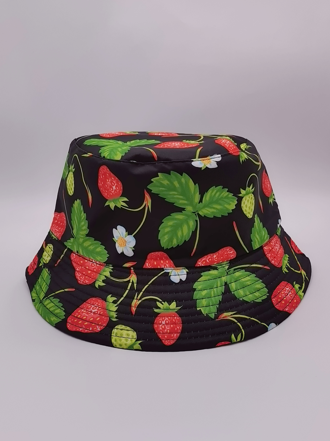 Strawberry print graffiti double-sided fisherman hats are popular in spring and summer. They are fashionable and versatile, suitable for both men and women. They are outdoor sun protection, cool and portable hats for adults Application Scenario