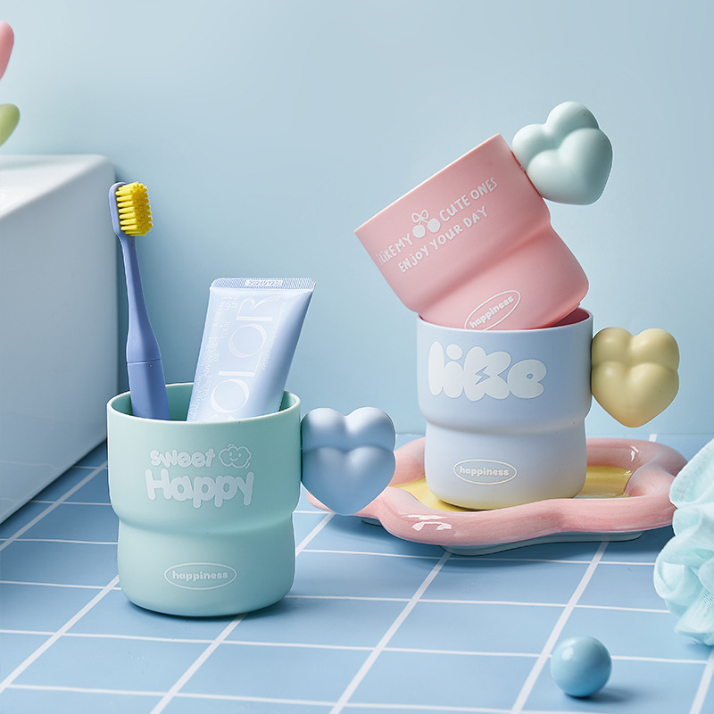 M04-7133 Korean-style heart-shaped plastic mouthwash cup for children and students, plastic cup for brushing teeth and mouthwash details Picture