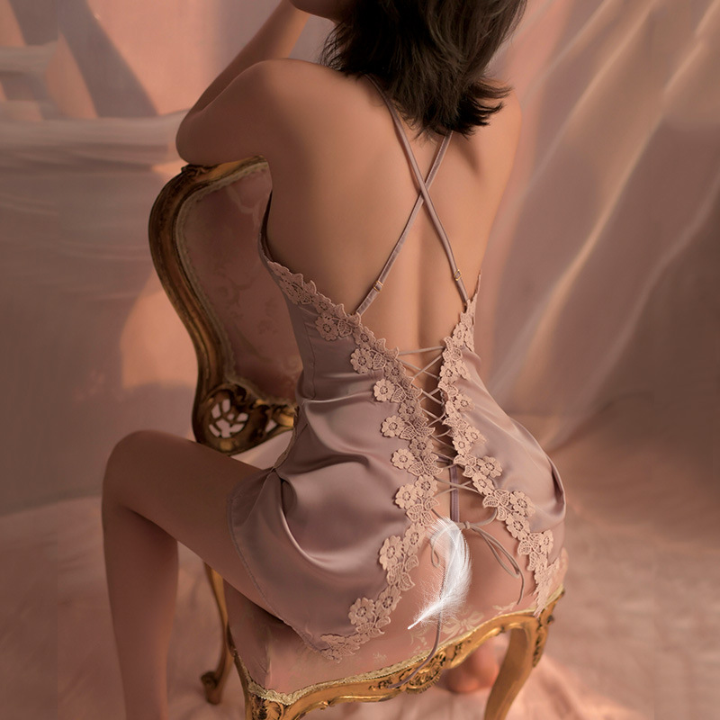 Lightweight and romantic lingerie, sexy water-soluble floral lace halter and cross-tied backless nightgown details Picture